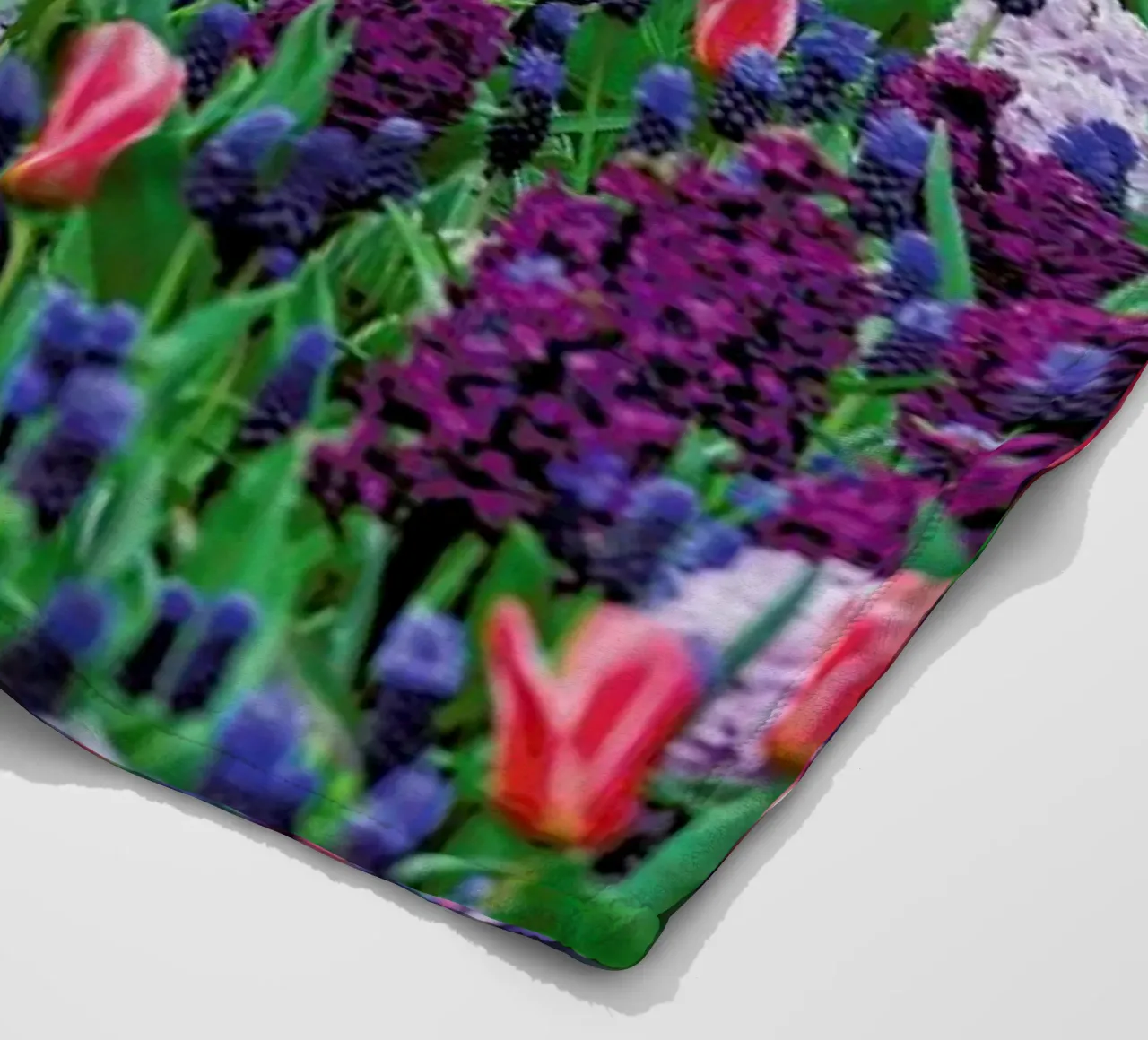Tulip Field Purple coperta in pile da Curious Collections by Marielle Leenders