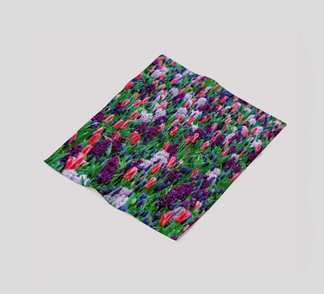 Tulip Field Purple coperta in pile da Curious Collections by Marielle Leenders