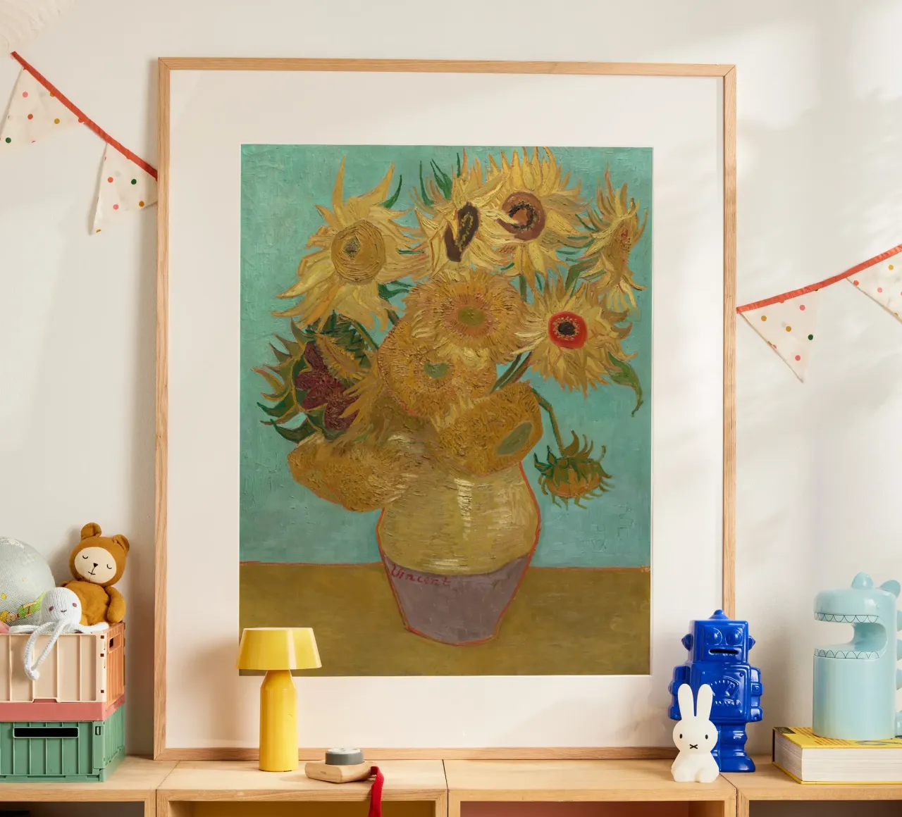 Vincent Van Gogh - Vaso con dodici girasoli poster con telaio in plastica da Timeless Artworks