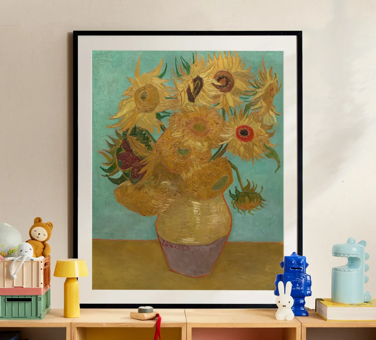Vincent Van Gogh - Vaso con dodici girasoli poster con telaio in plastica da Timeless Artworks
