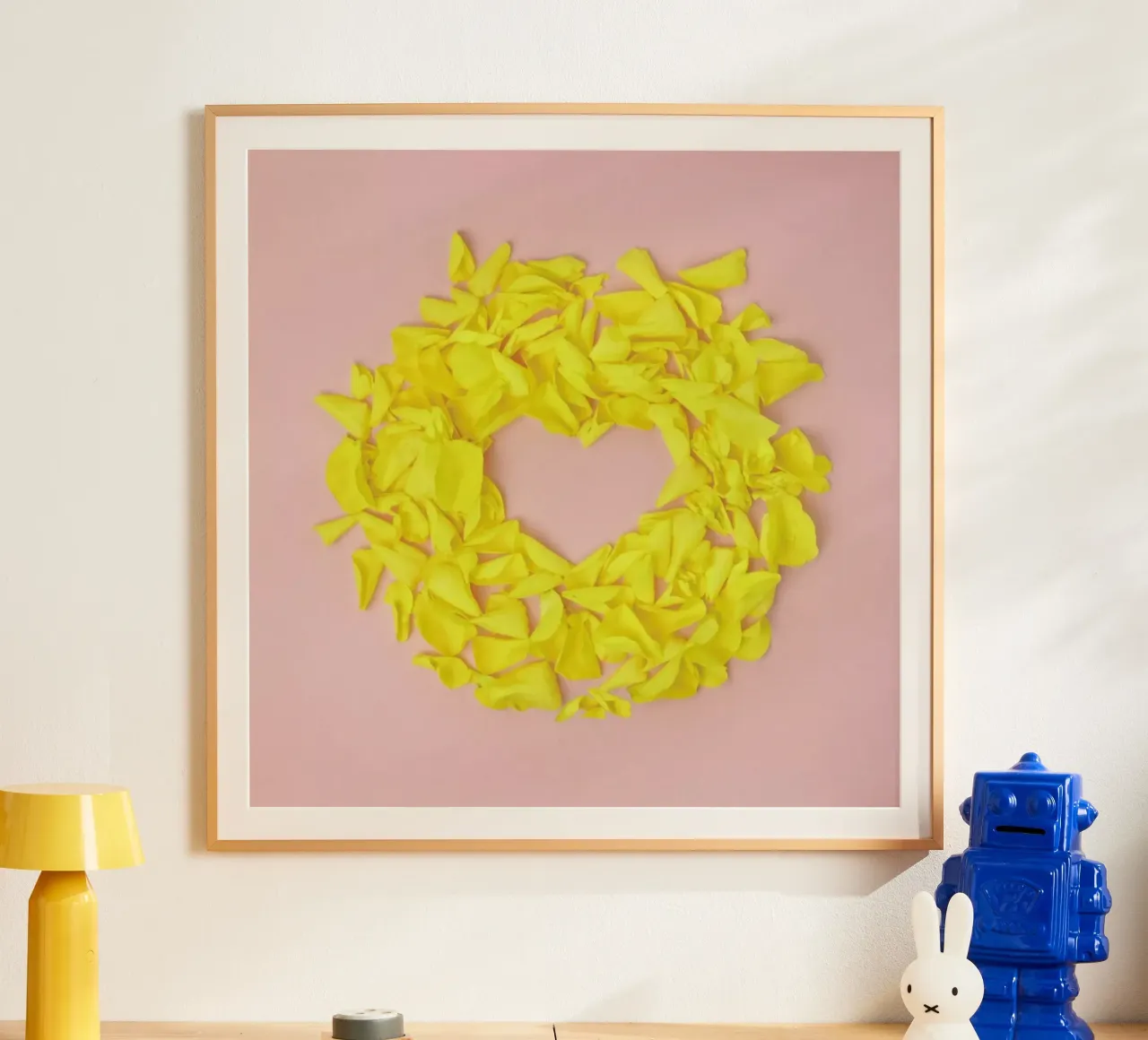 Love Wins poster con telaio in alluminio da Juj Winn