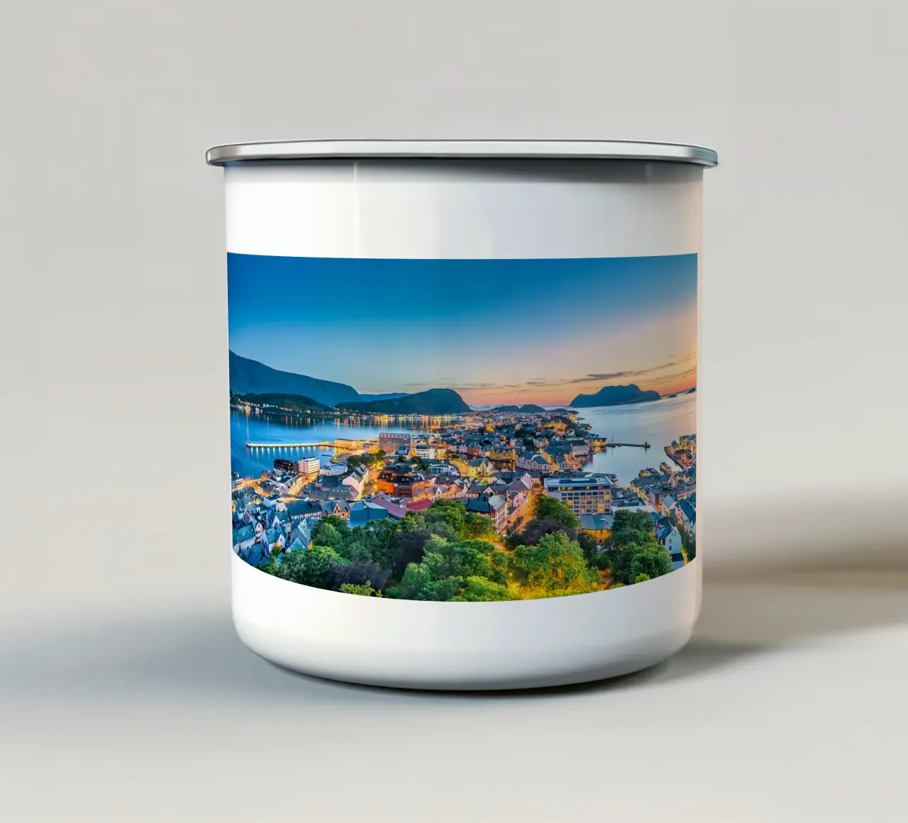 ÅLESUND 15 tazza in smalto da Tom Uhlenberg