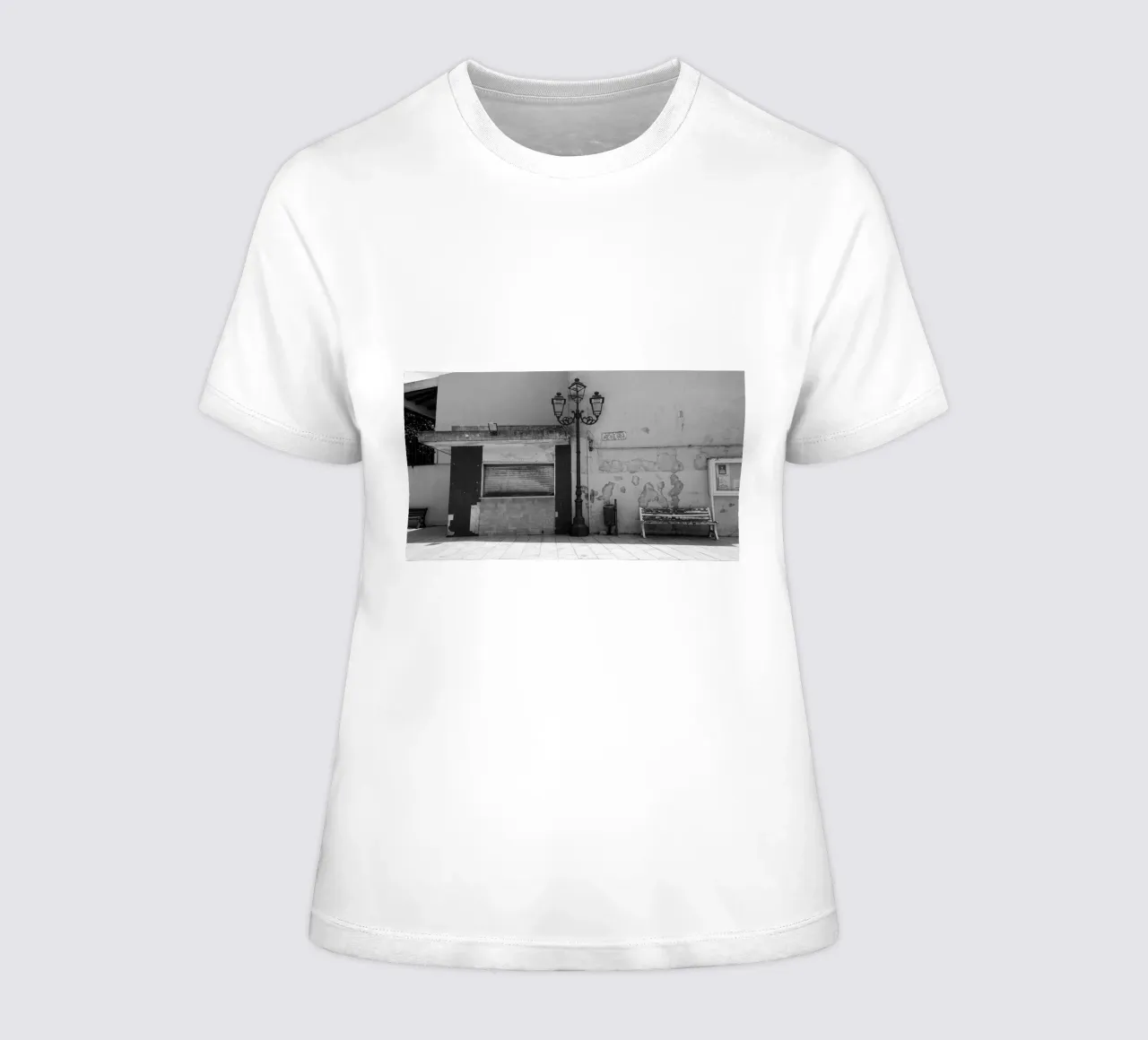 Telti in Schwarz und Weiß Frauen T-Shirt von Massimo Frascogna
