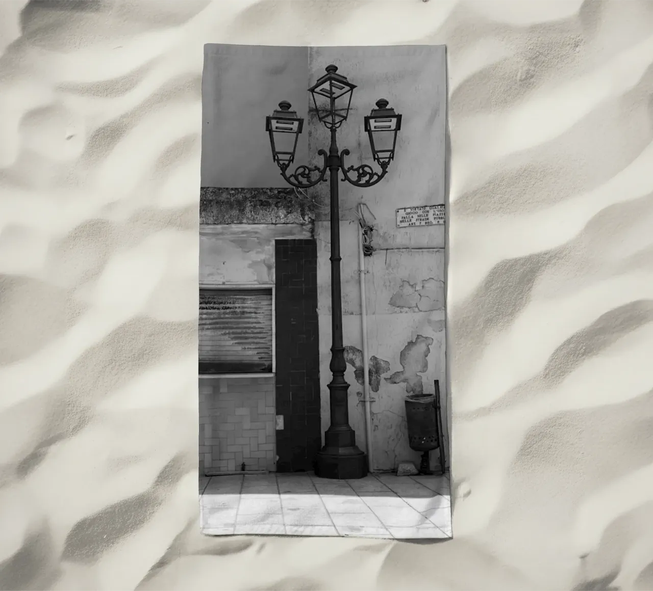 Telti in bianco e nero telo mare da Massimo Frascogna
