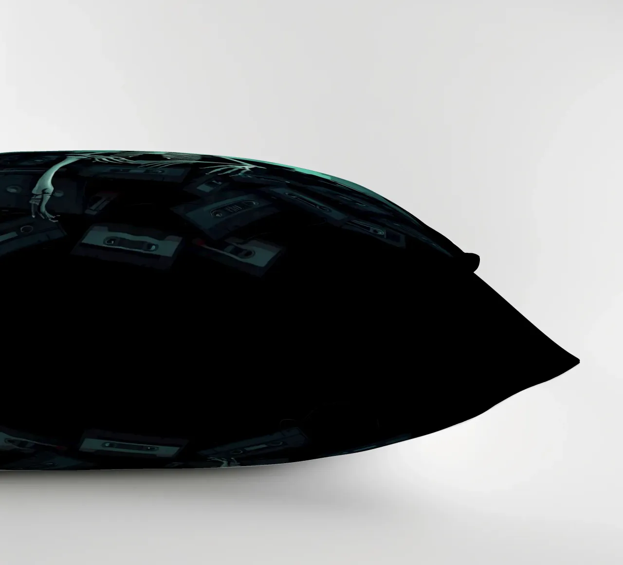 Uno scheletro siede tra vecchie cassette in un'atmosfera spettrale cuscino da DesignDoodle