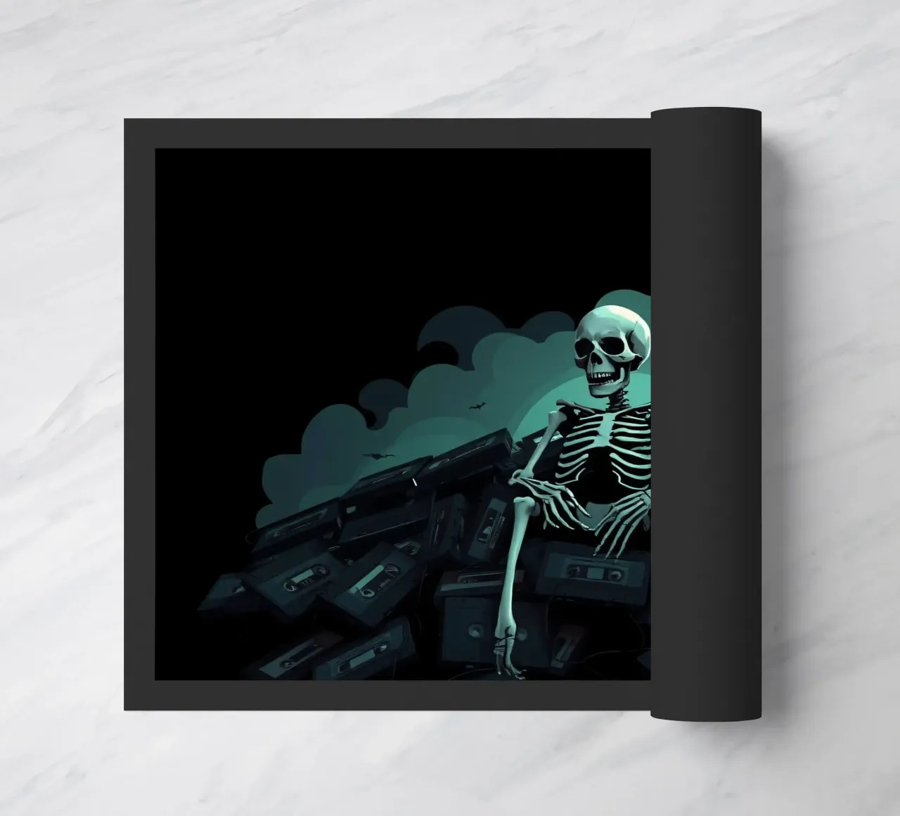 Uno scheletro siede tra vecchie cassette in un'atmosfera spettrale zerbino da DesignDoodle