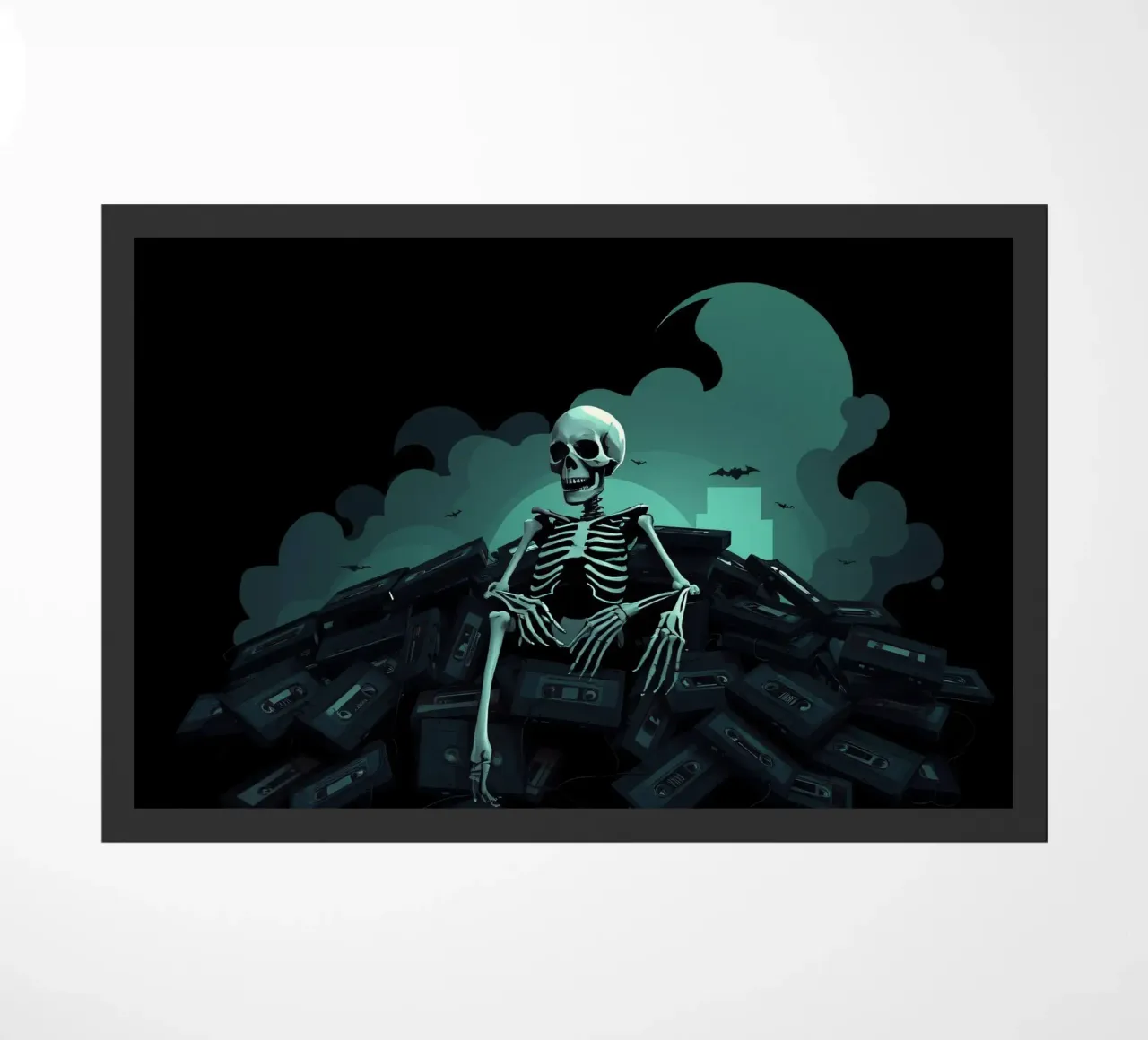 Uno scheletro siede tra vecchie cassette in un'atmosfera spettrale zerbino da DesignDoodle