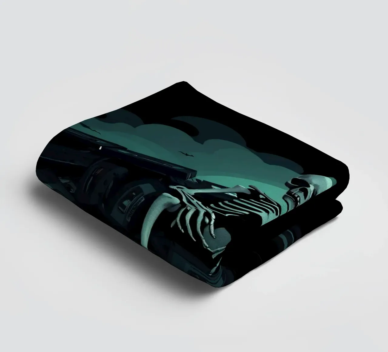 Uno scheletro siede tra vecchie cassette in un'atmosfera spettrale asciugamano da bagno da DesignDoodle