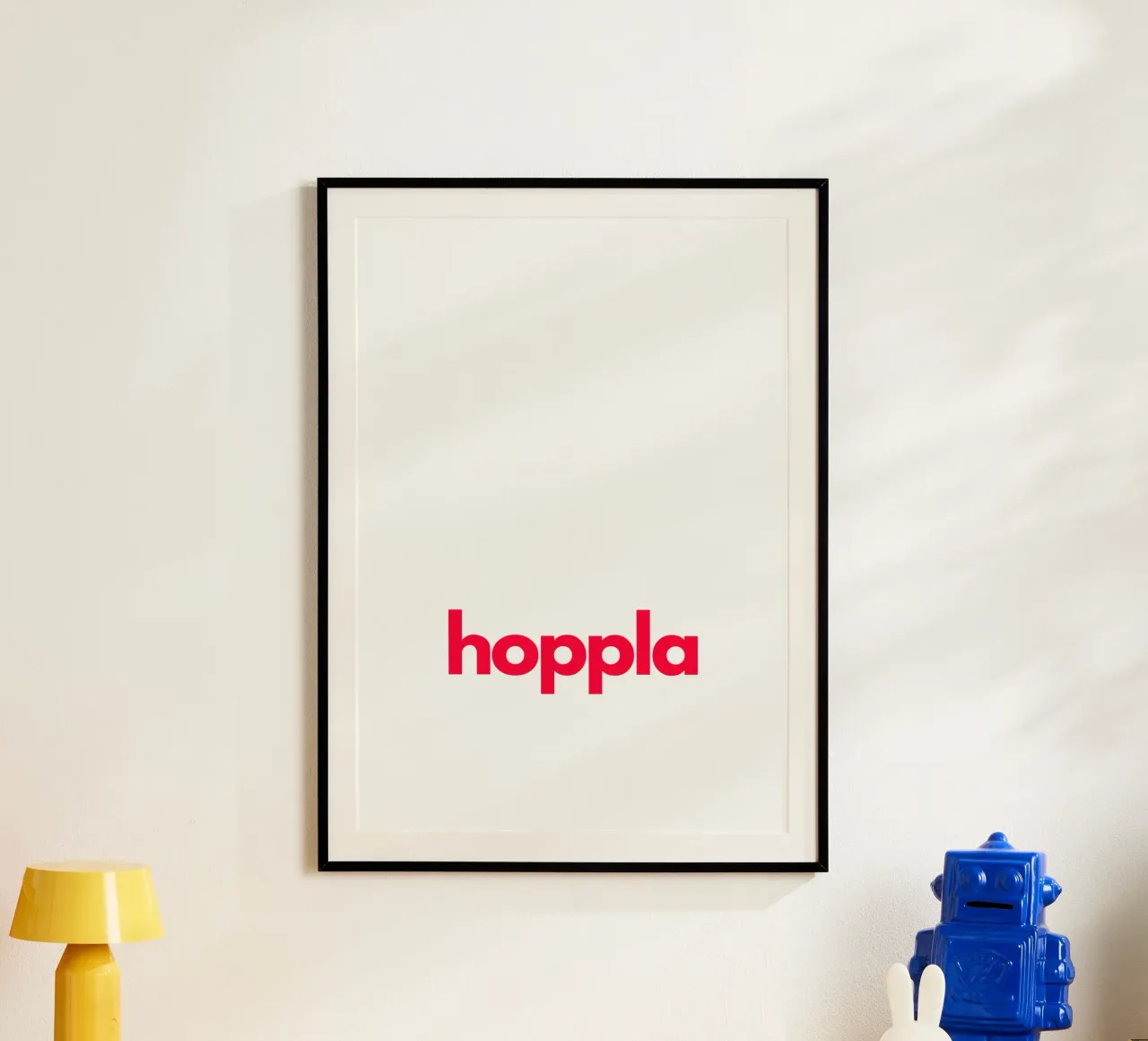 Hoppla! Spruch, knallrot, Kinderzimer, german words poster con telaio in plastica da keinkonzept