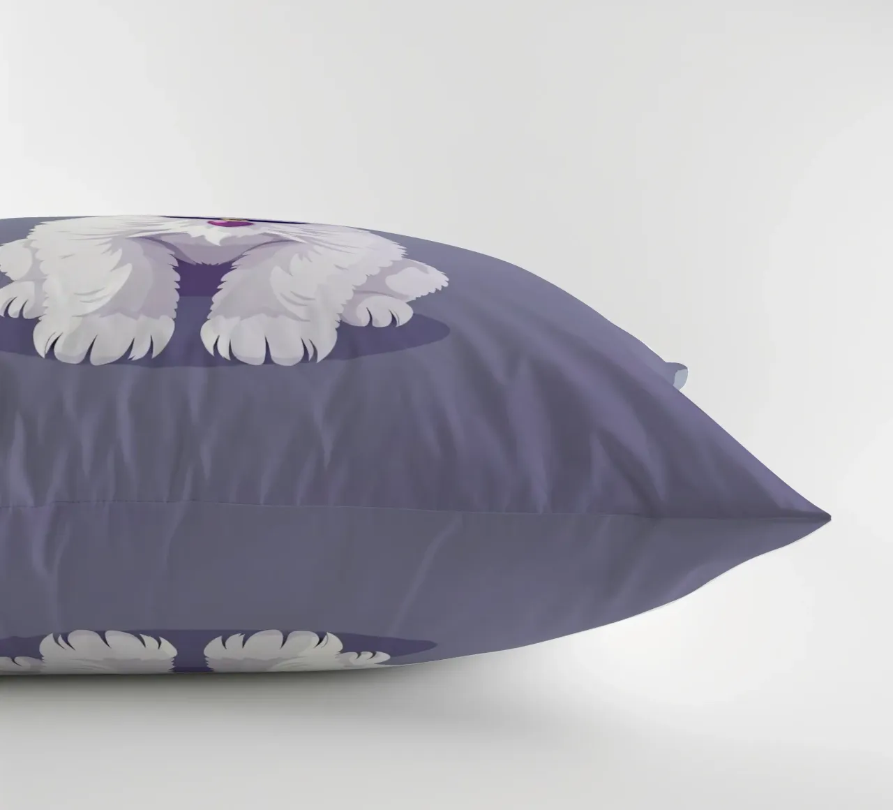 Cute fluffy cane bianco seduto con calma su uno sfondo semplice cuscino da DesignDoodle