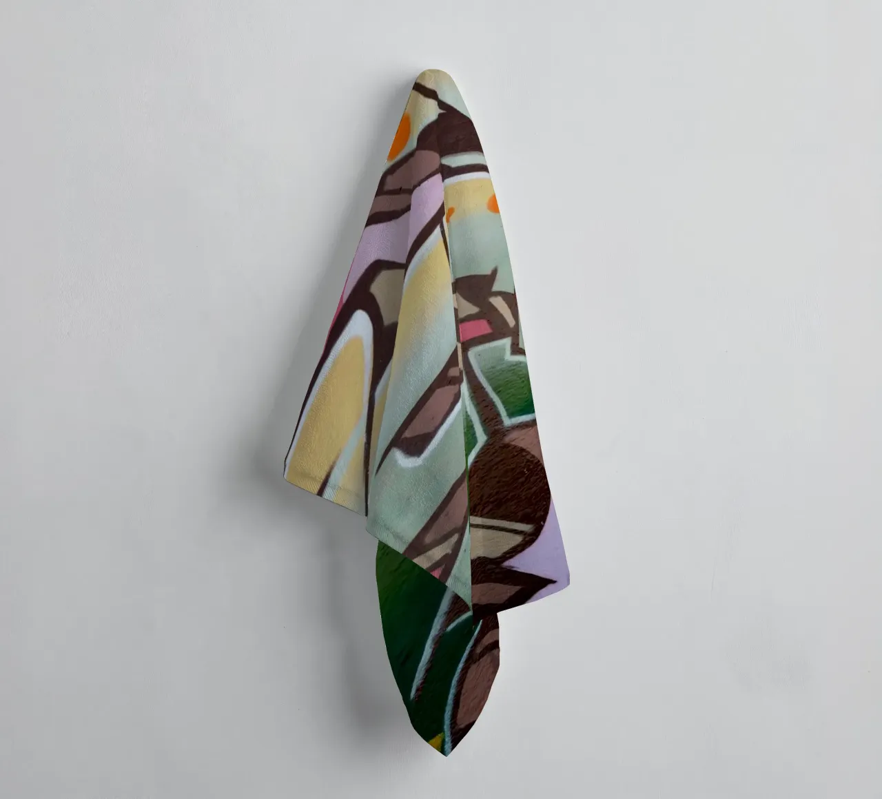 Graffiti E badhanddoek van Flo Klein