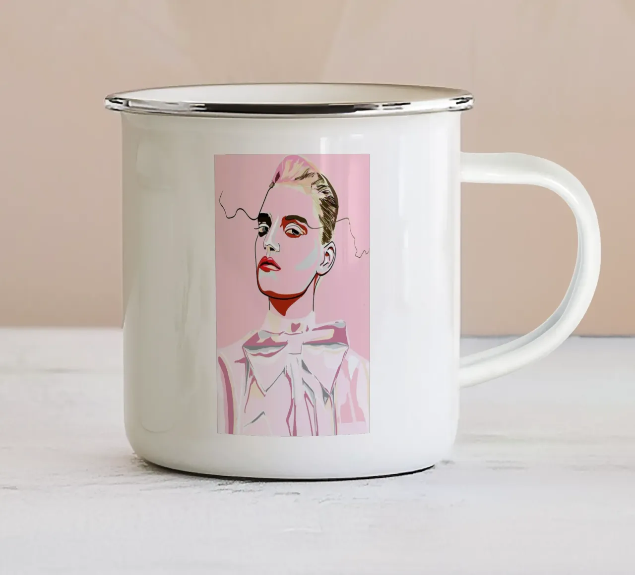 Pretty in Pink 1 tazza in smalto da Marcell Naubert