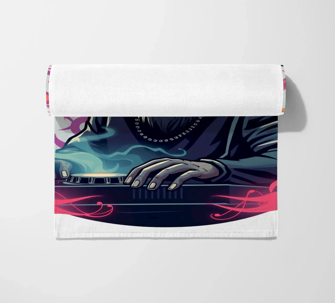 Un DJ in felpa con cappuccio mixa brani circondato da vortici colorati telo mare da DesignDoodle
