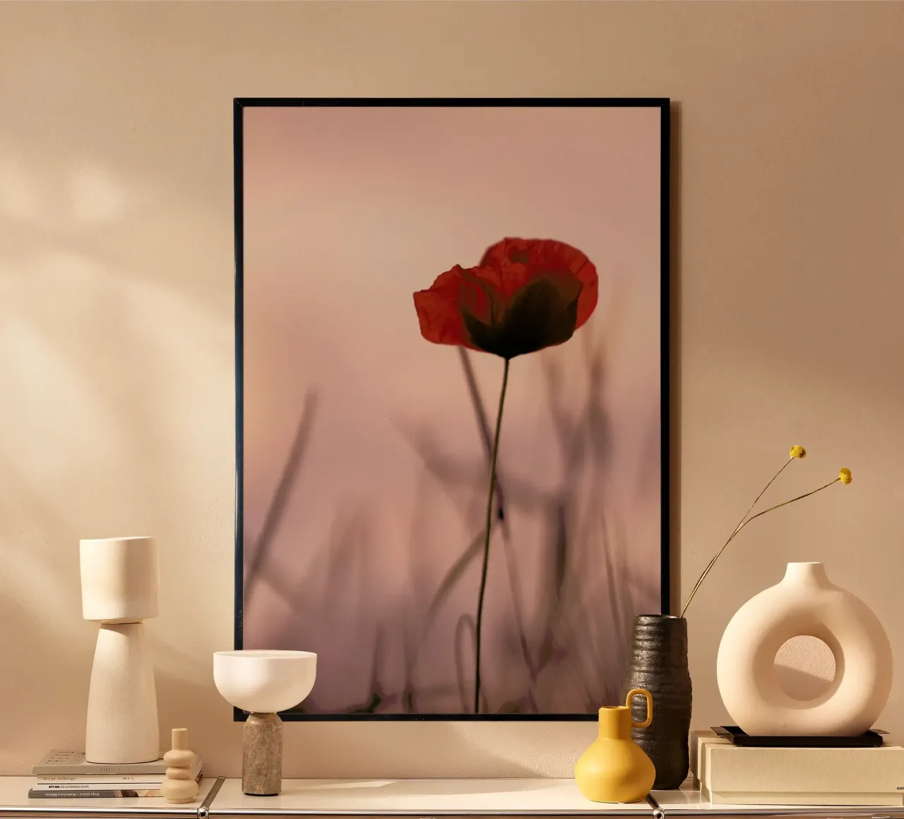 Rose Papermoon Poppy Flower poster con telaio in alluminio da Monika Strigel