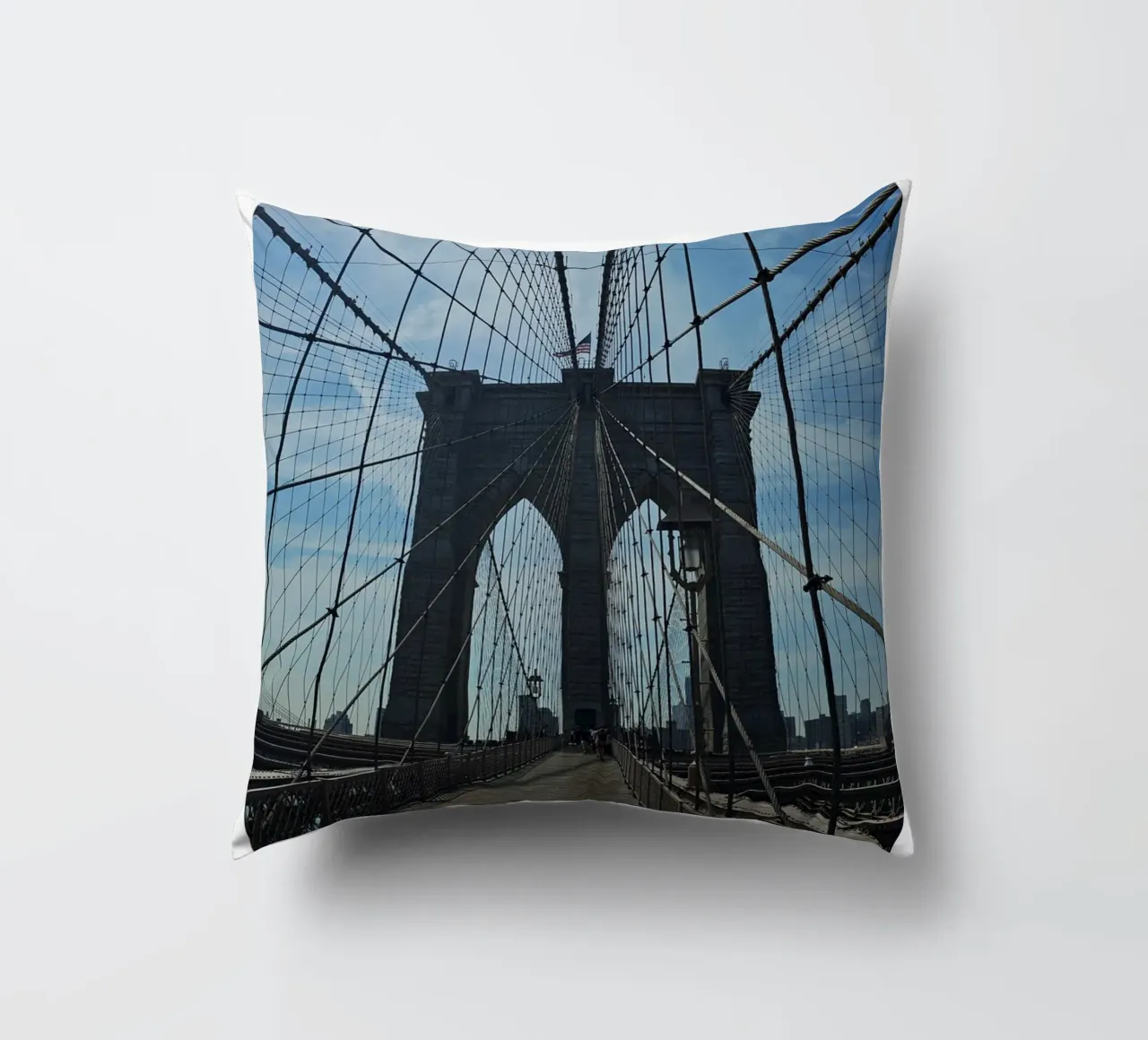 Brooklyn Bridge, New York cuscino da Wonderland Photography