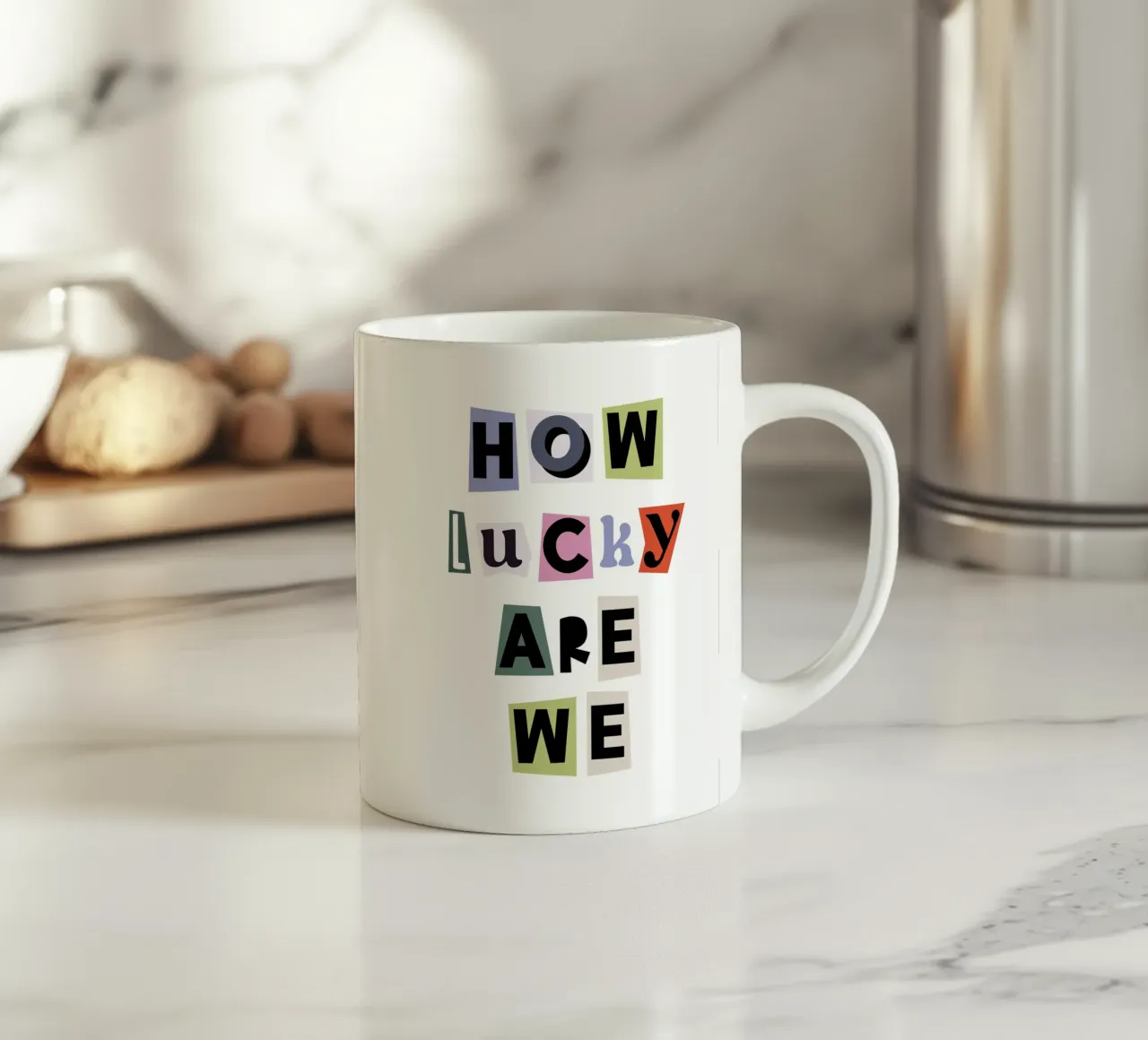Wie glücklich sind wir Zitat Keramik Tasse von Paigaam Studio
