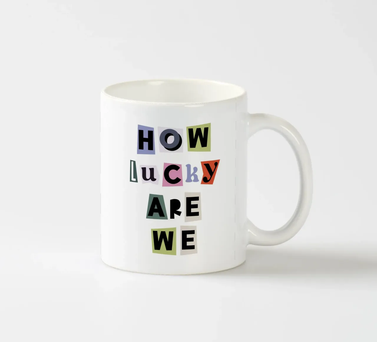 Wie glücklich sind wir Zitat Keramik Tasse von Paigaam Studio