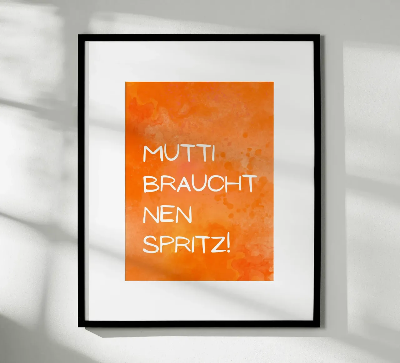 Mutti brauch nen Spritz - Aperol spritz - dolce vita -Sommer poster con telaio in legno da keinkonzept