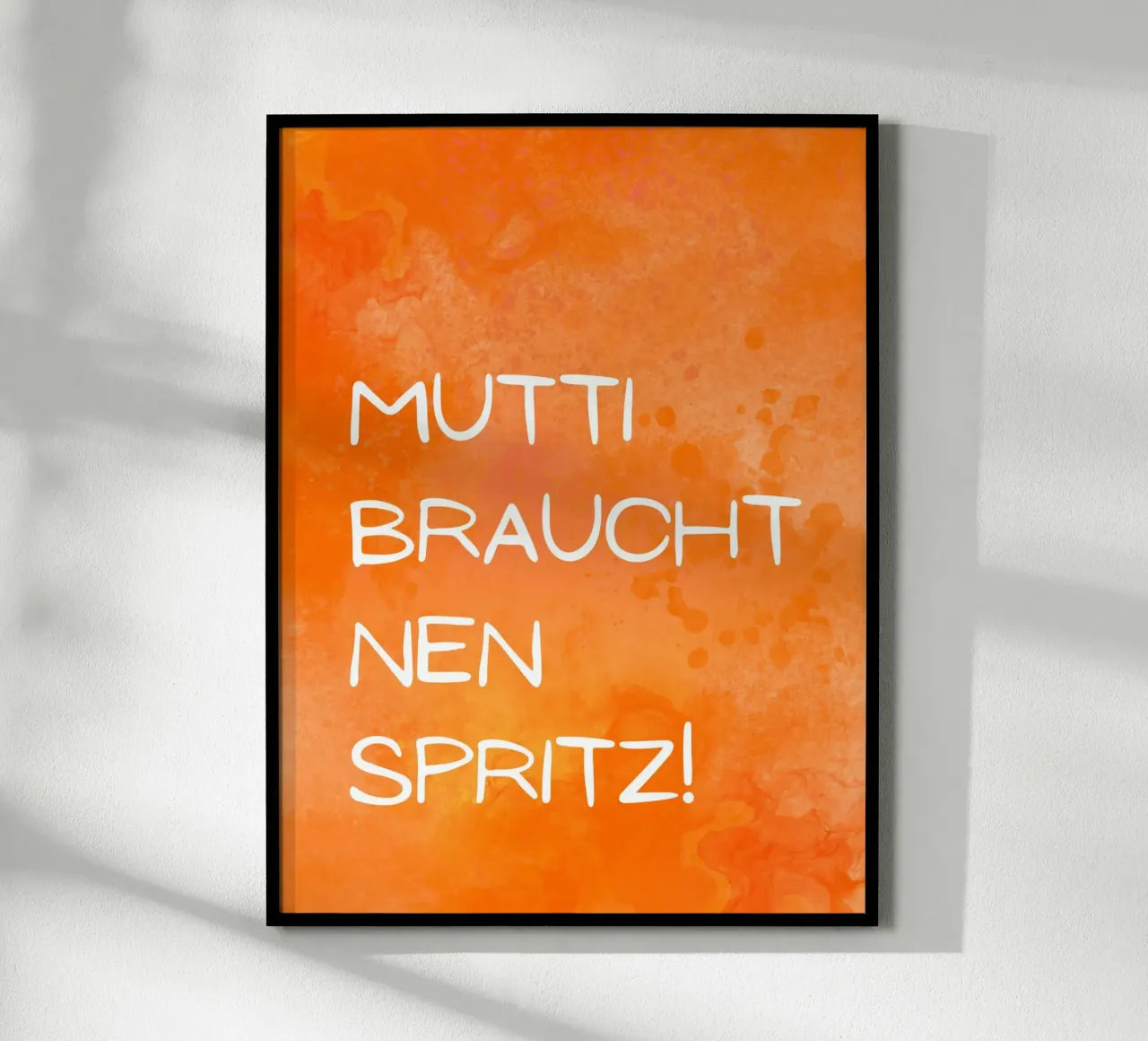 Mutti brauch nen Spritz - Aperol spritz - dolce vita -Sommer poster con telaio in legno da keinkonzept