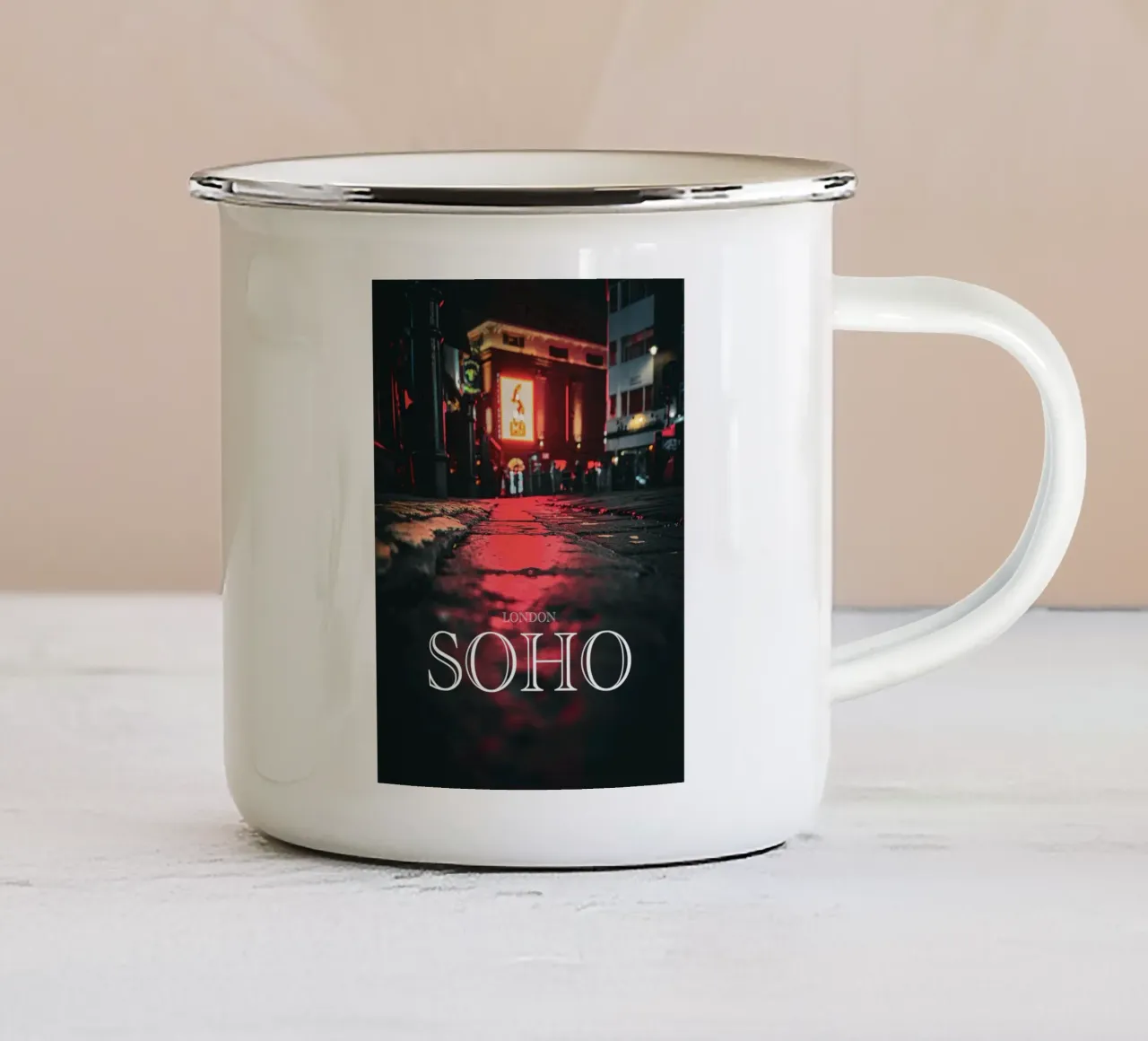 London Soho tazza in smalto da Flo Klein