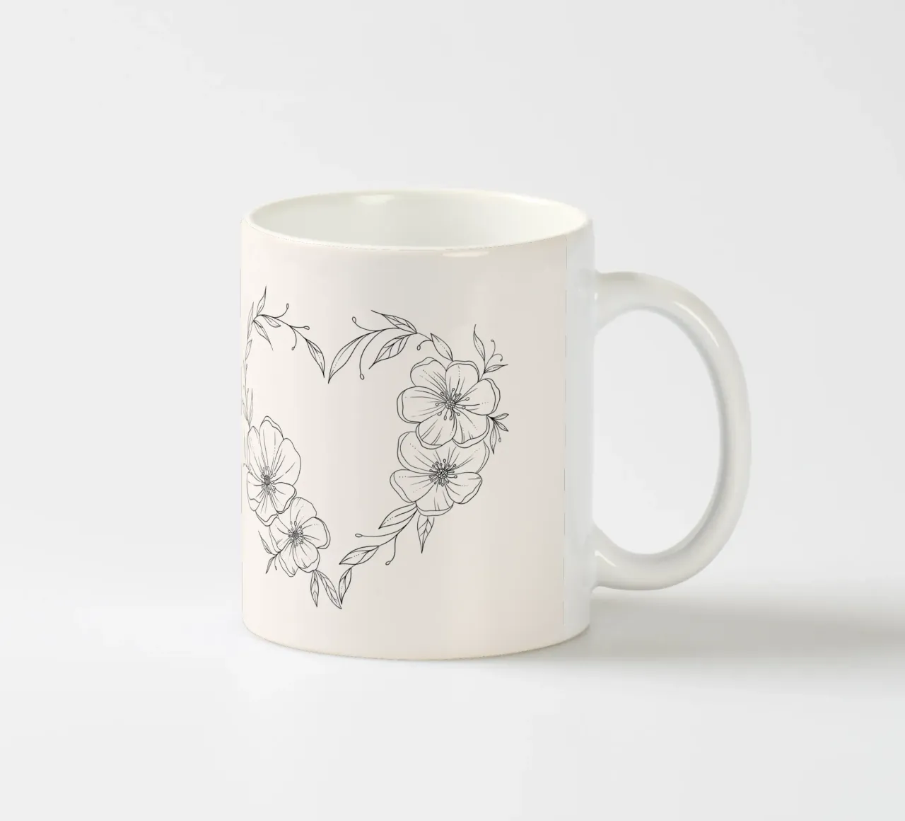 Cuore con fiori e foglie. Romantico tazza in ceramica da CalliLetters
