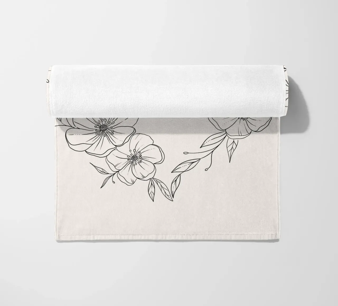 Cuore con fiori e foglie. Romantico telo mare da CalliLetters