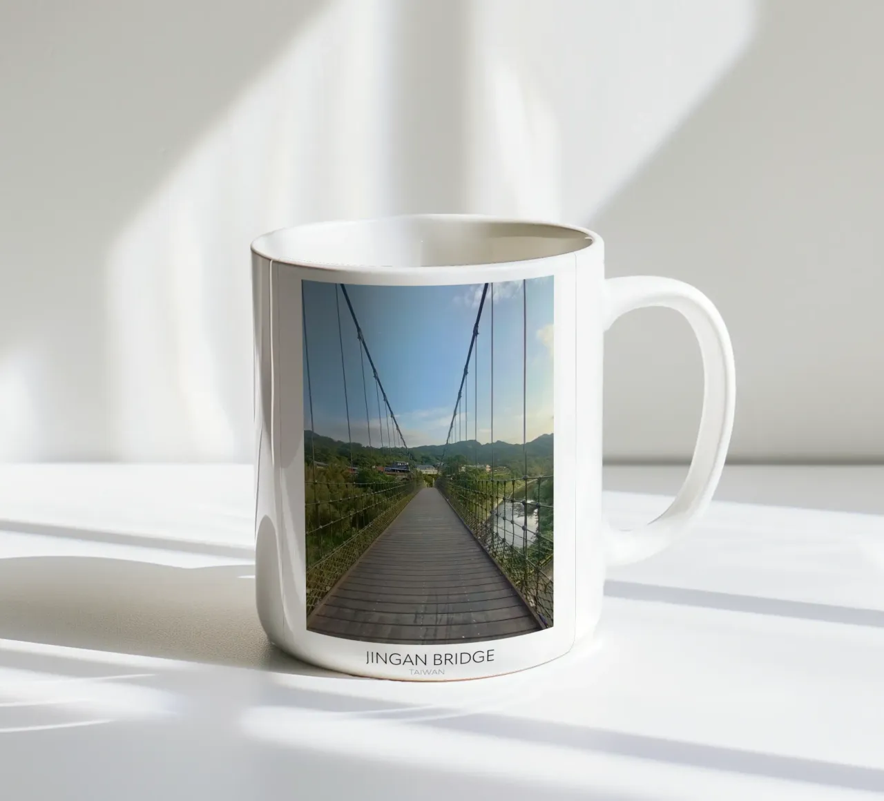 JINGAN BRIDGE, TAIWAN tazza in ceramica da Wonderland Photography