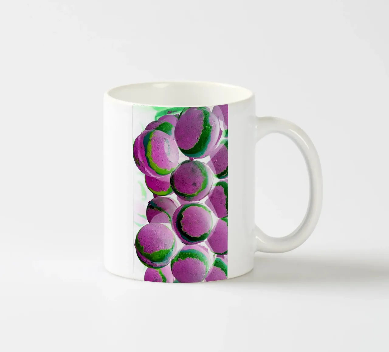 Palline viola tazza in ceramica da Massimo Frascogna