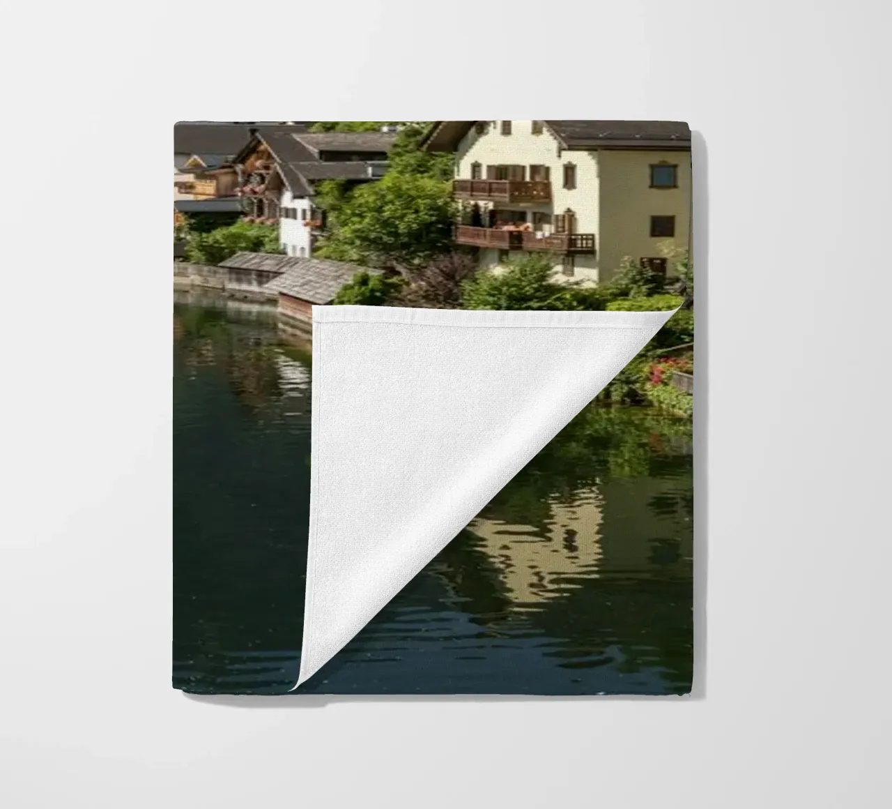 Hallstatt Österreich beach towel by Reisefotografie - Bilder aus aller Welt