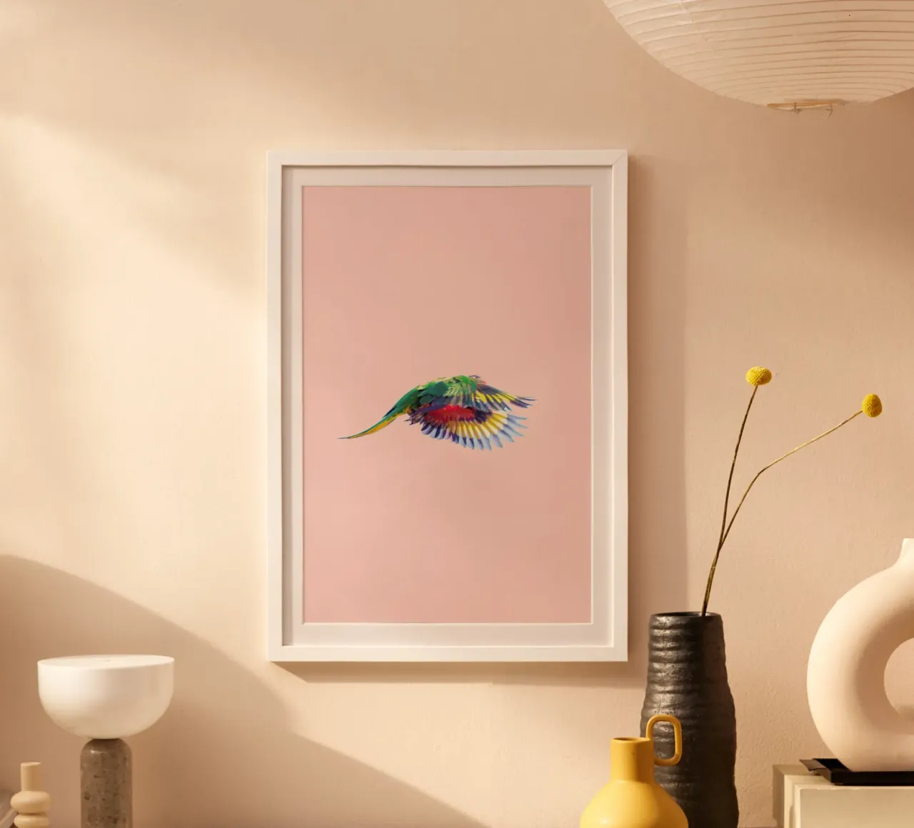Pink Parrot 2 poster con telaio in legno da Charlotte Curd
