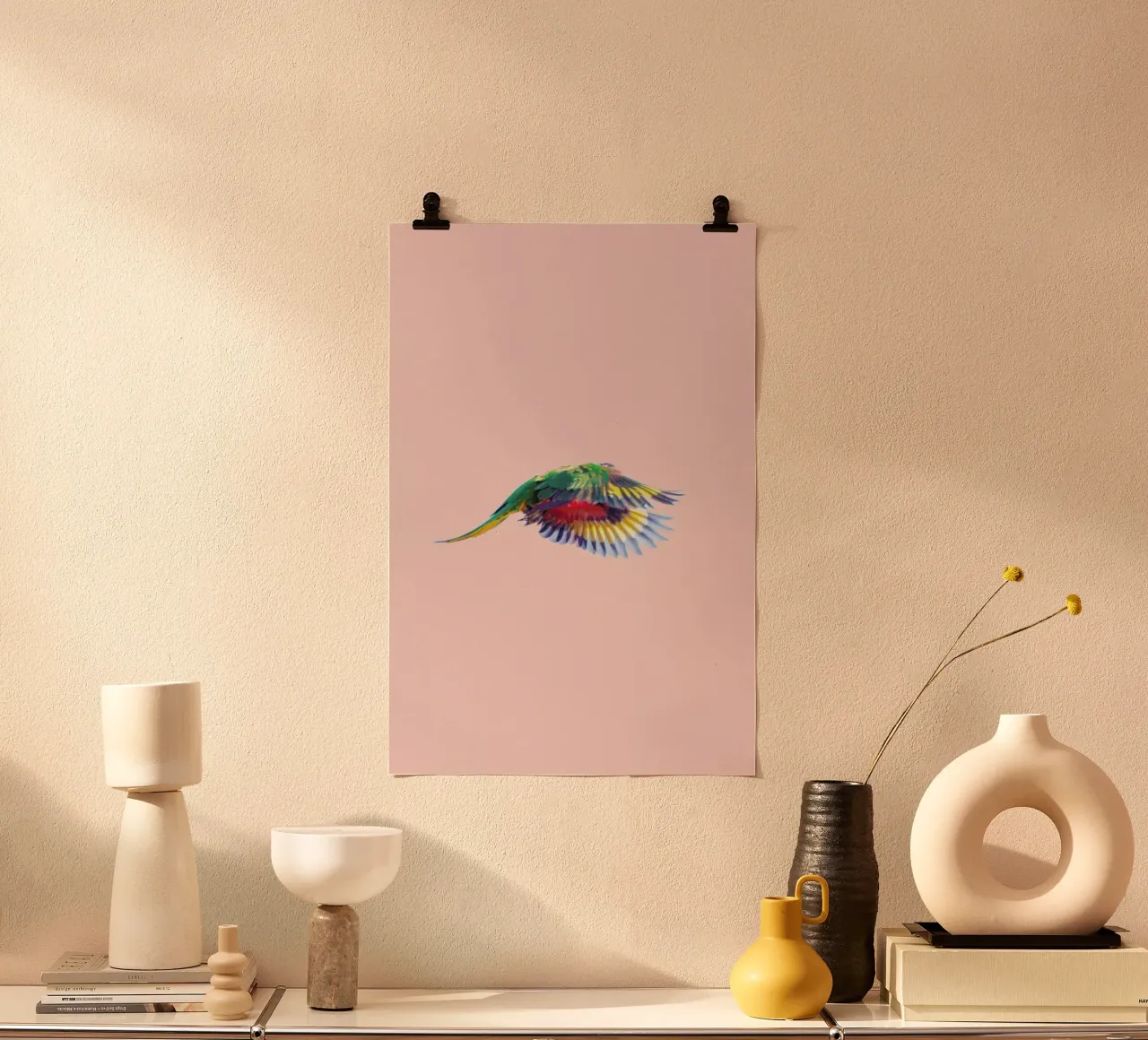 Pink Parrot 2 poster con telaio in legno da Charlotte Curd