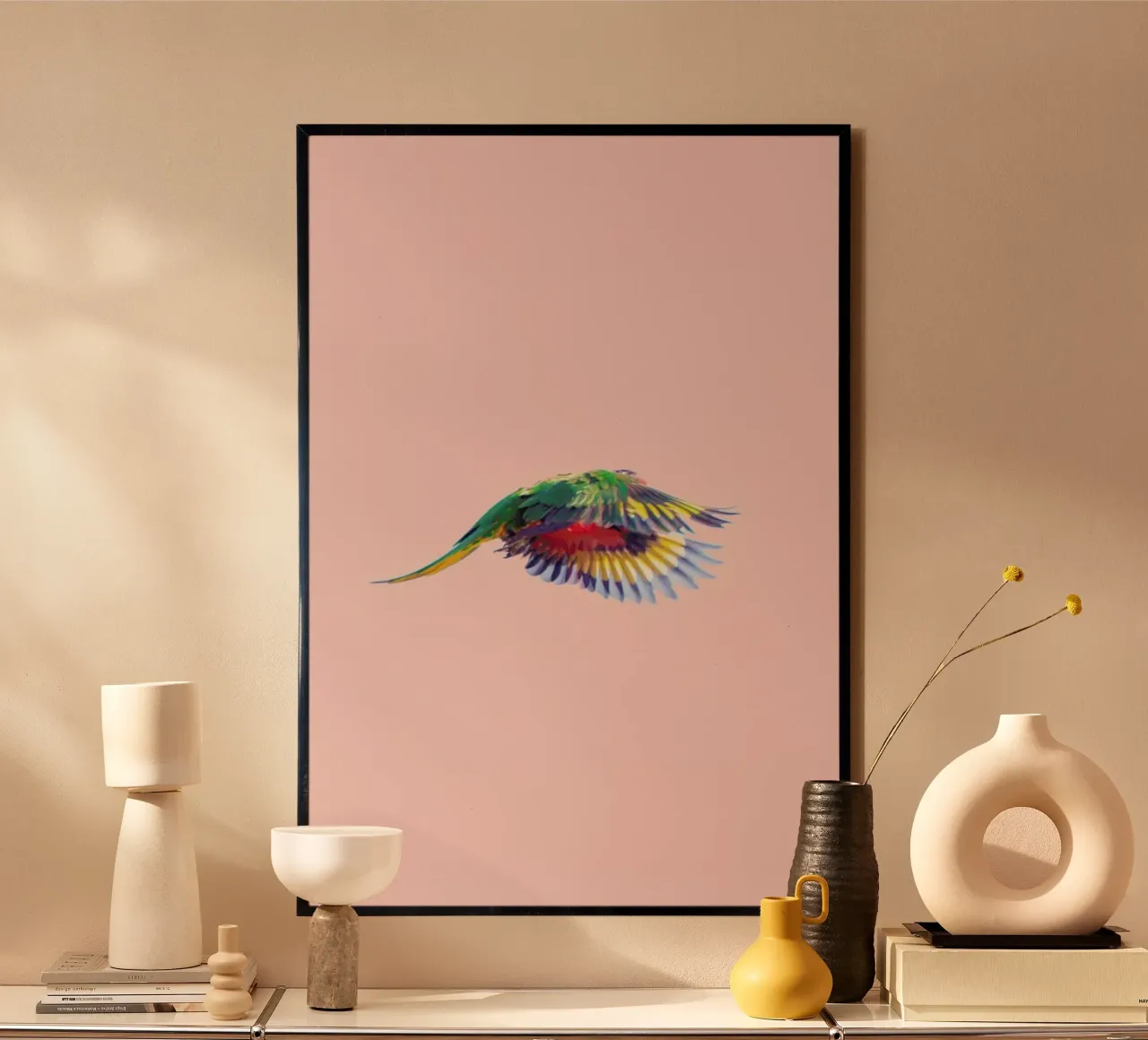 Pink Parrot 2 poster con telaio in legno da Charlotte Curd