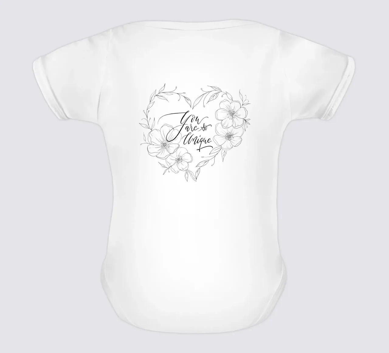 Cuore con fiori e foglie in line art. Dichiarazione d'amore. body neonato maniche corte da CalliLetters