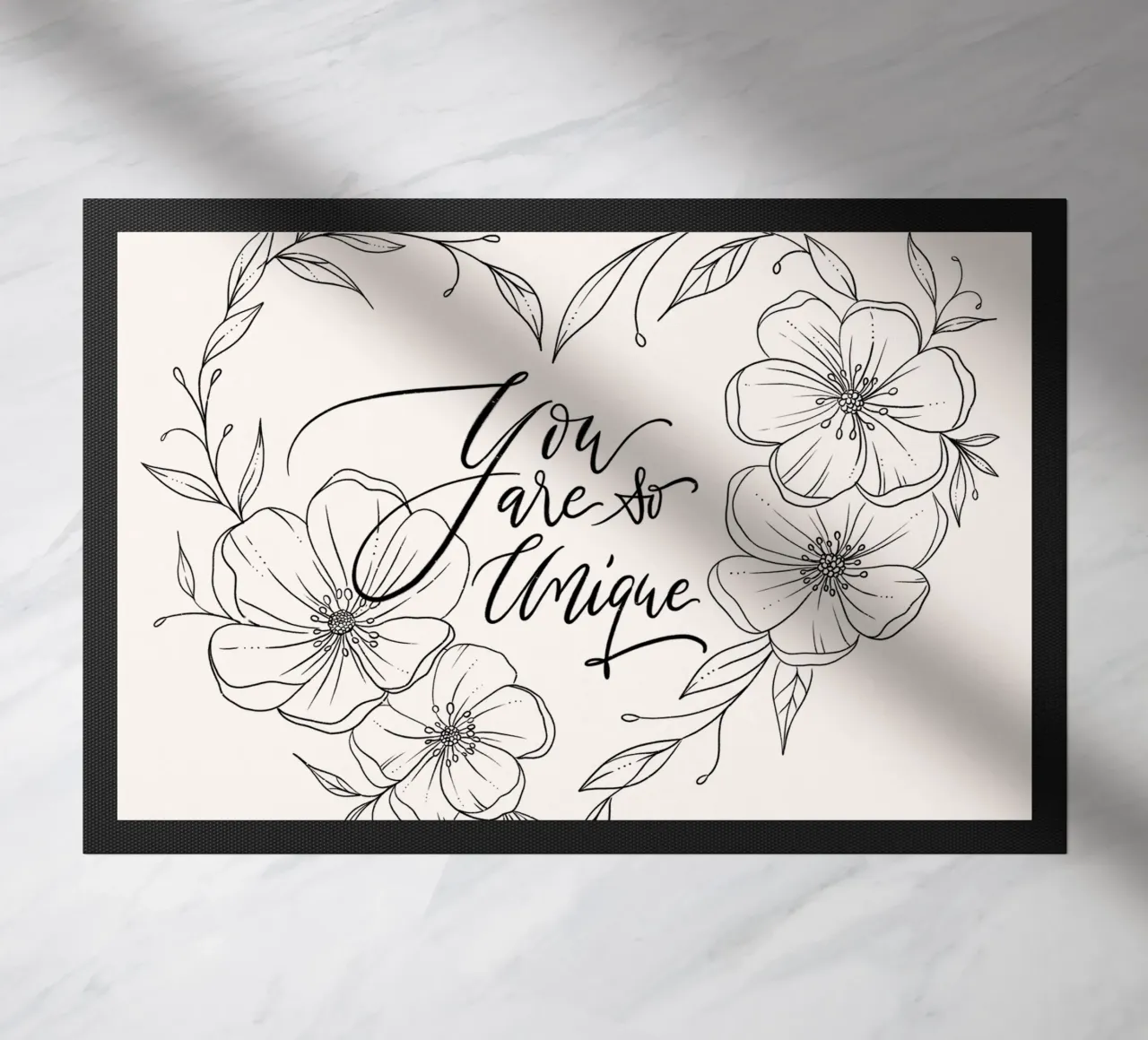Cuore con fiori e foglie in line art. Dichiarazione d'amore. zerbino da CalliLetters