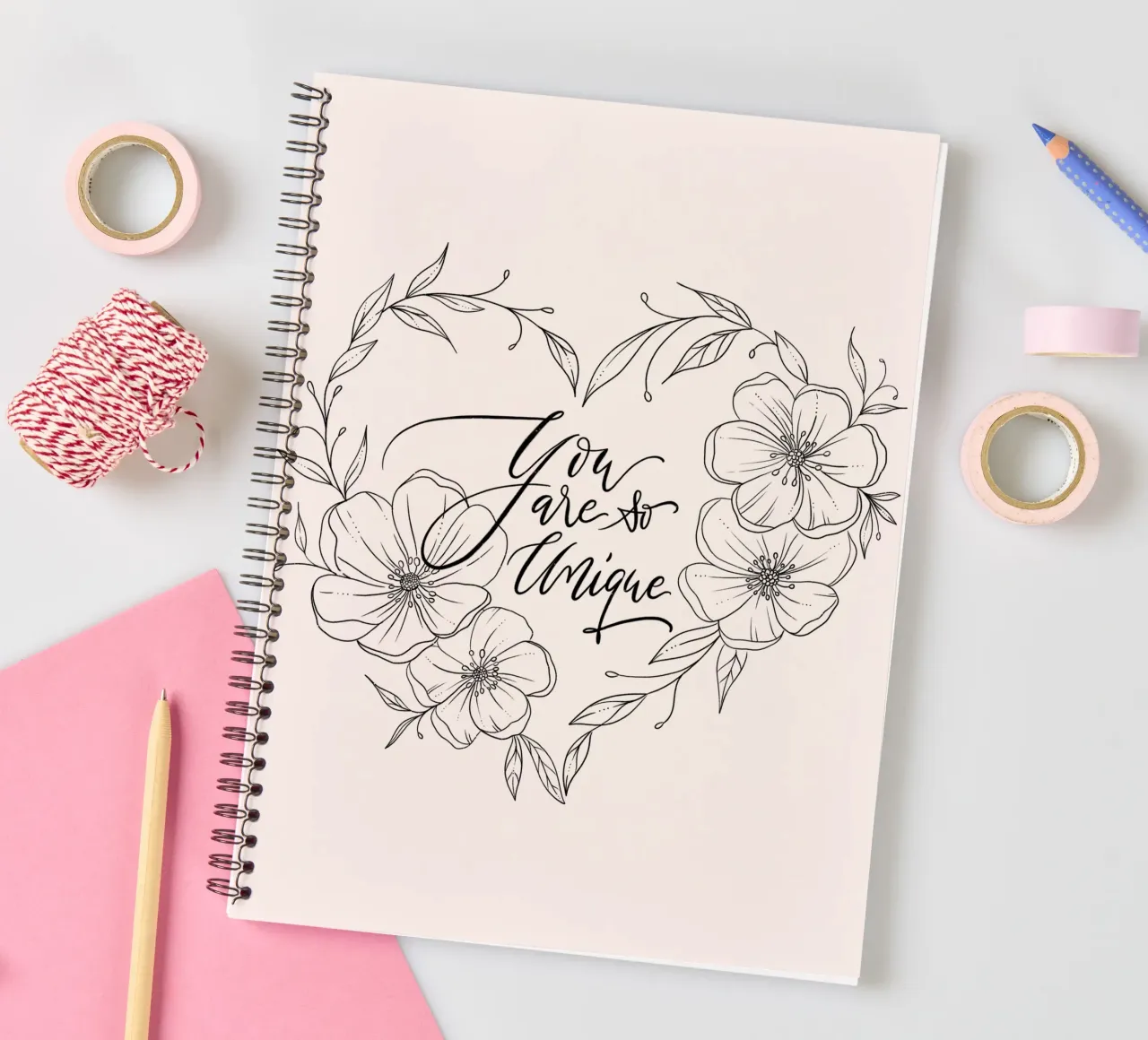 Cuore con fiori e foglie in line art. Dichiarazione d'amore. diario ad anelli da CalliLetters