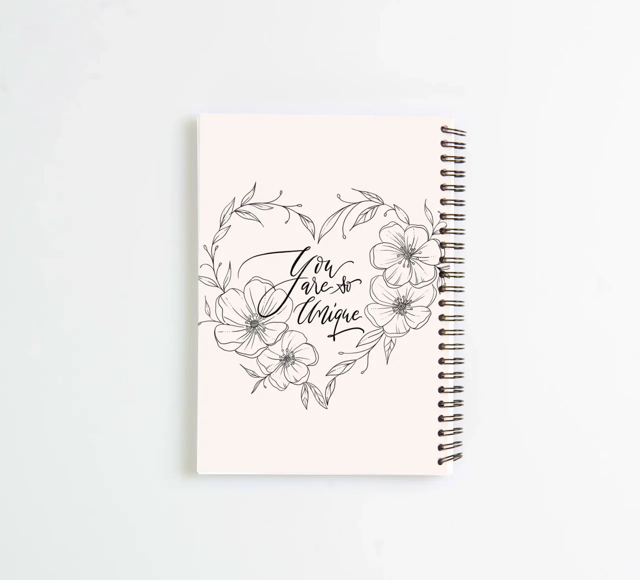 Cuore con fiori e foglie in line art. Dichiarazione d'amore. diario ad anelli da CalliLetters