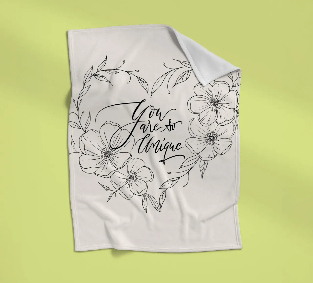 Cuore con fiori e foglie in line art. Dichiarazione d'amore. coperta in pile da CalliLetters