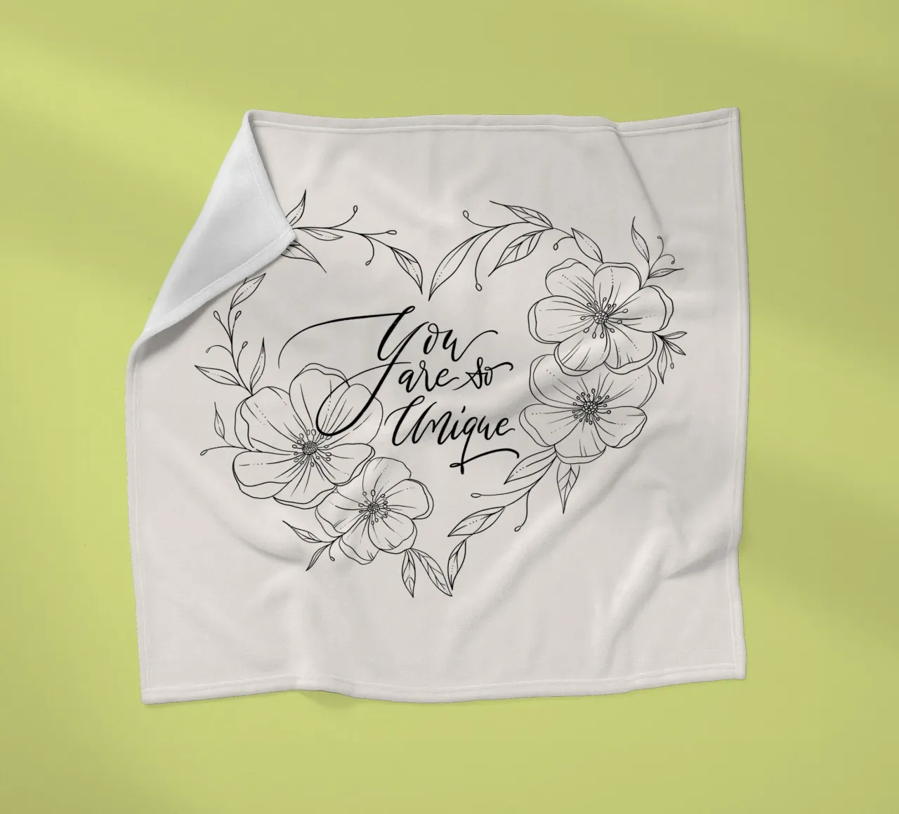 Cuore con fiori e foglie in line art. Dichiarazione d'amore. coperta in pile da CalliLetters