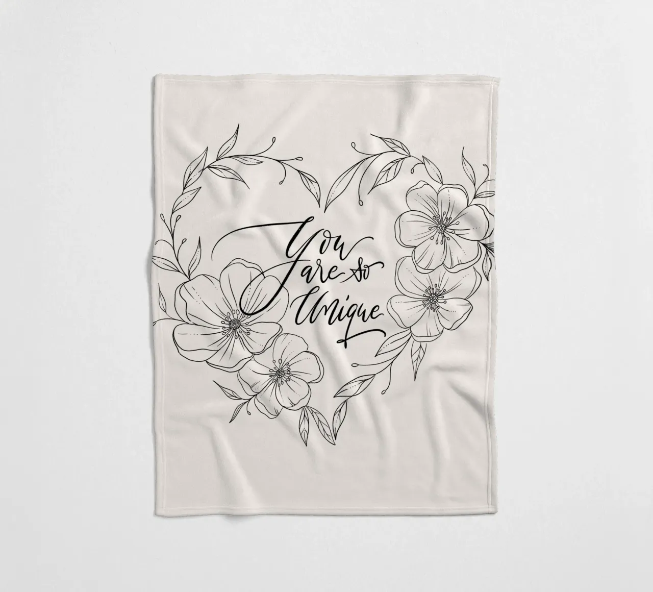 Cuore con fiori e foglie in line art. Dichiarazione d'amore. coperta in pile da CalliLetters