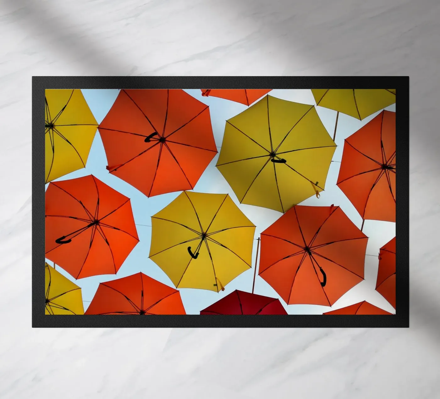 Ombrelli aperti zerbino da Massimo Frascogna