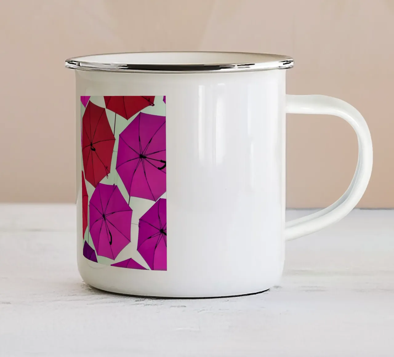 Ombrelli aperti tazza in smalto da Massimo Frascogna