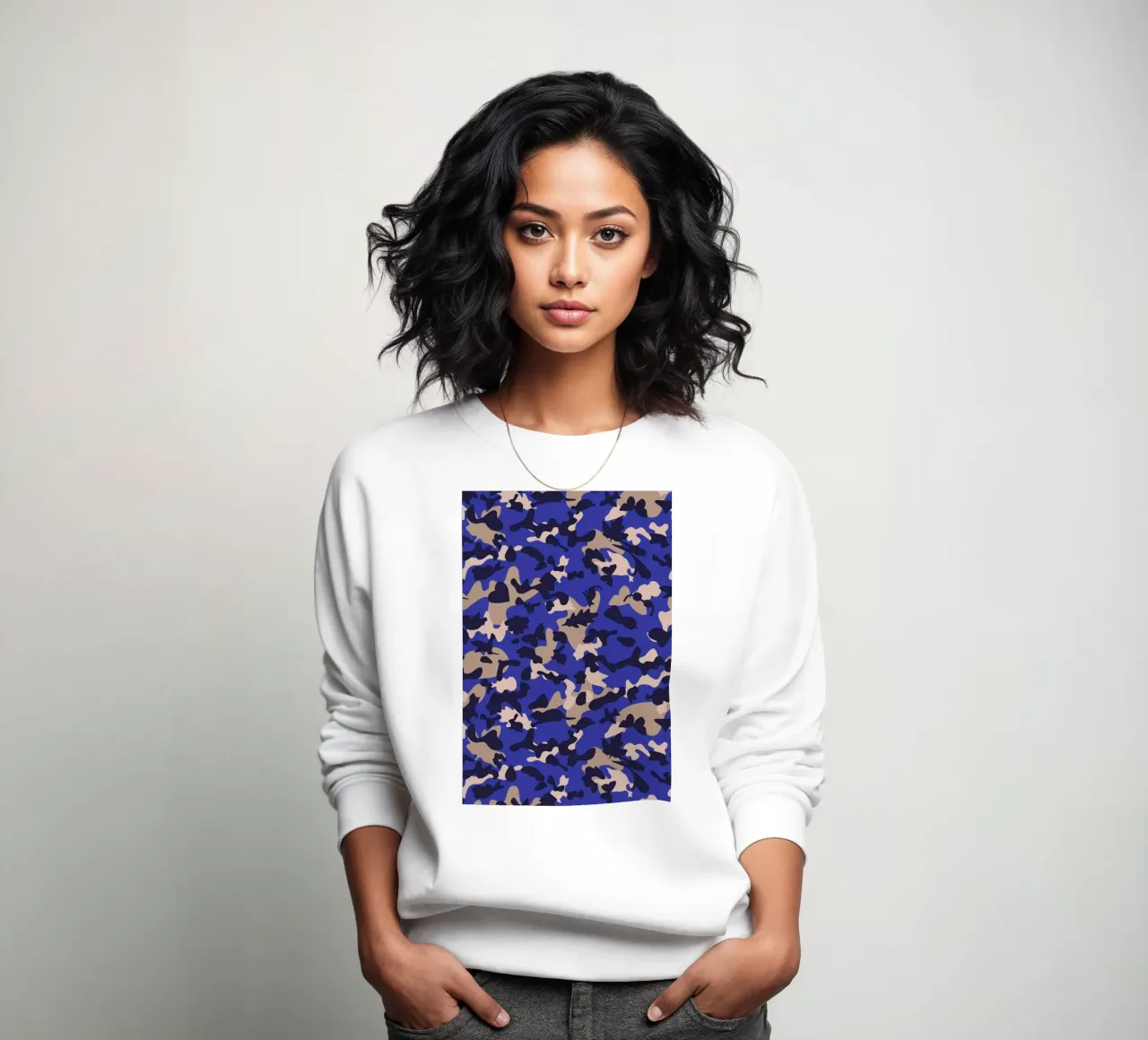 UN/HIDE - Camo Azraq Sweatshirt von Arthelps gGmbH