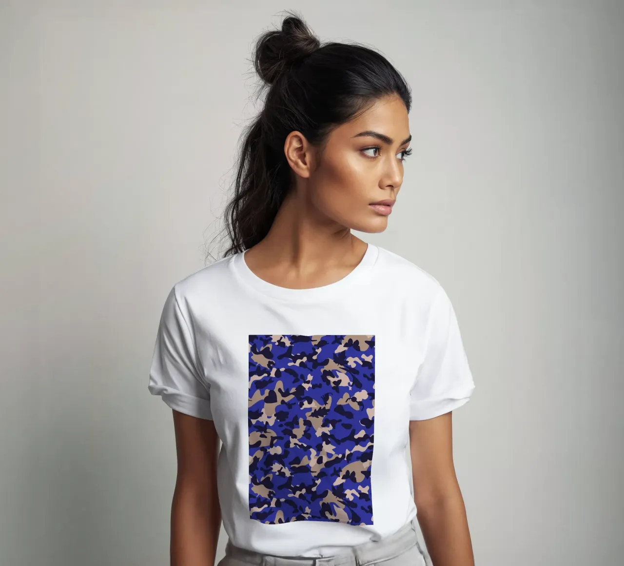 UN/HIDE - Camo Azraq t-shirt van Arthelps gGmbH