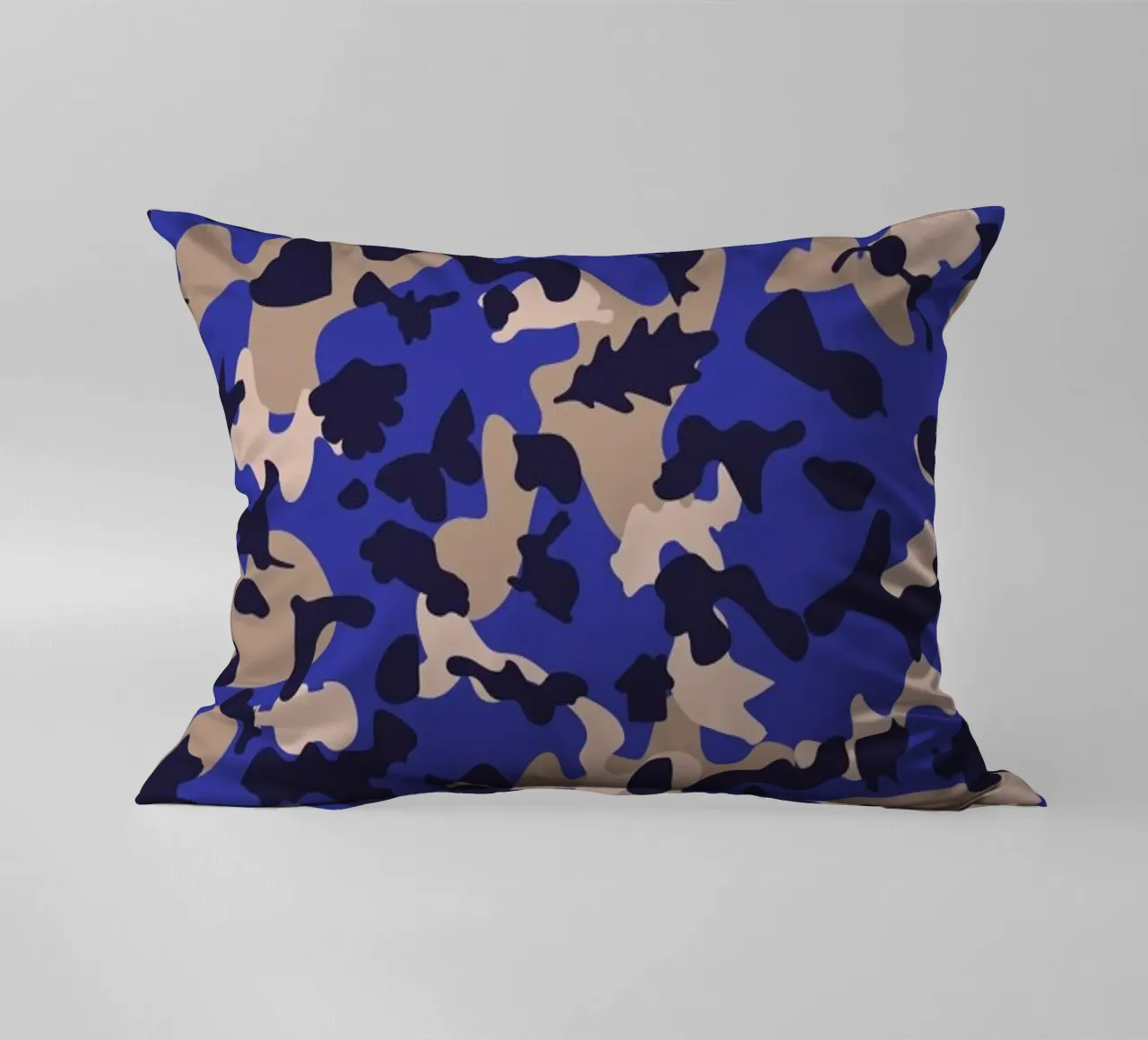 UN/HIDE - Camo Azraq decorative cushion by Arthelps gGmbH