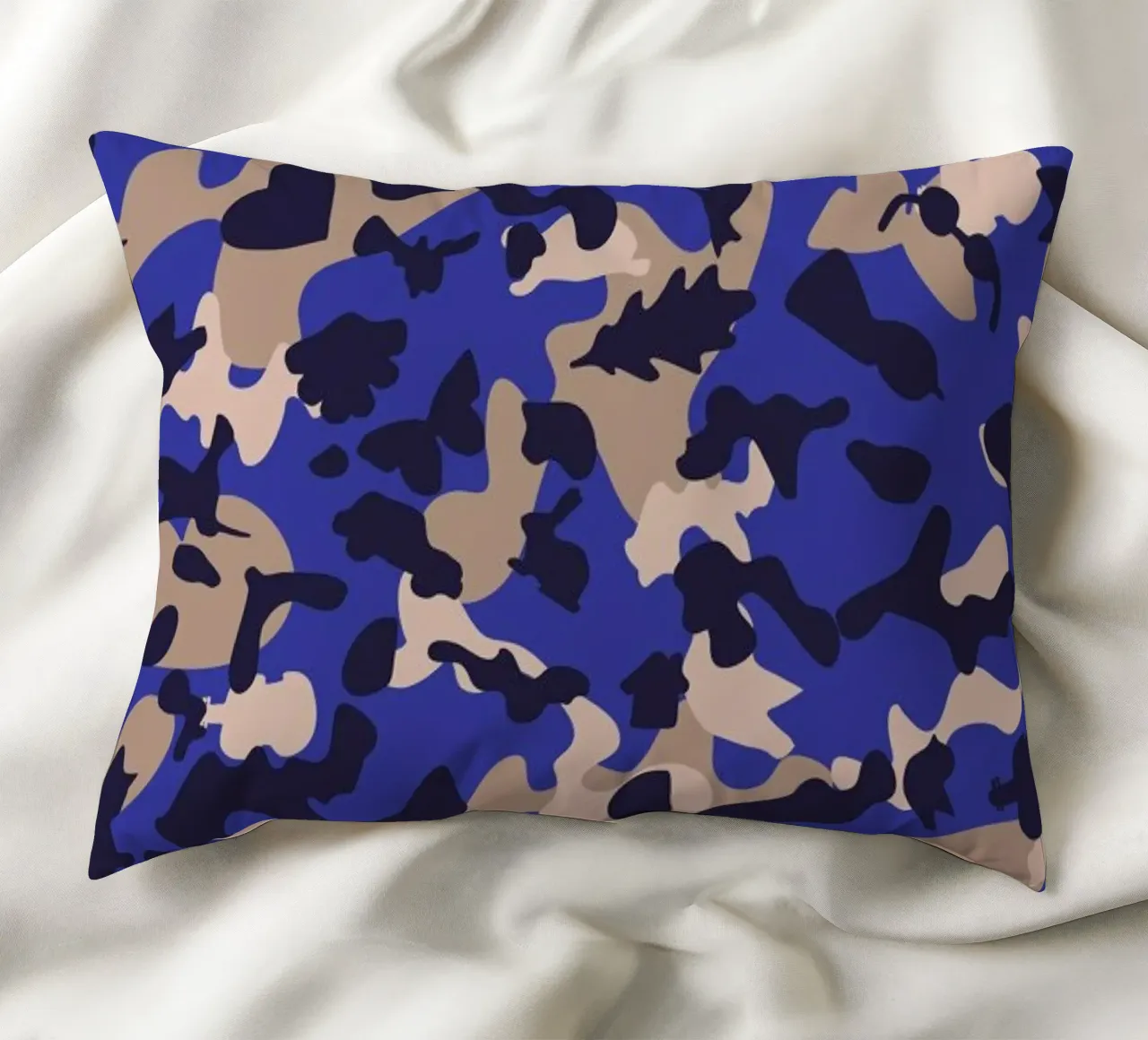UN/HIDE - Camo Azraq decorative cushion by Arthelps gGmbH