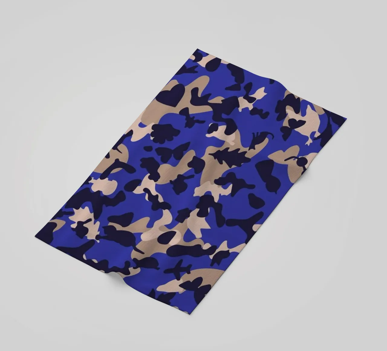 UN/HIDE - Camo Azraq beach towel by Arthelps gGmbH