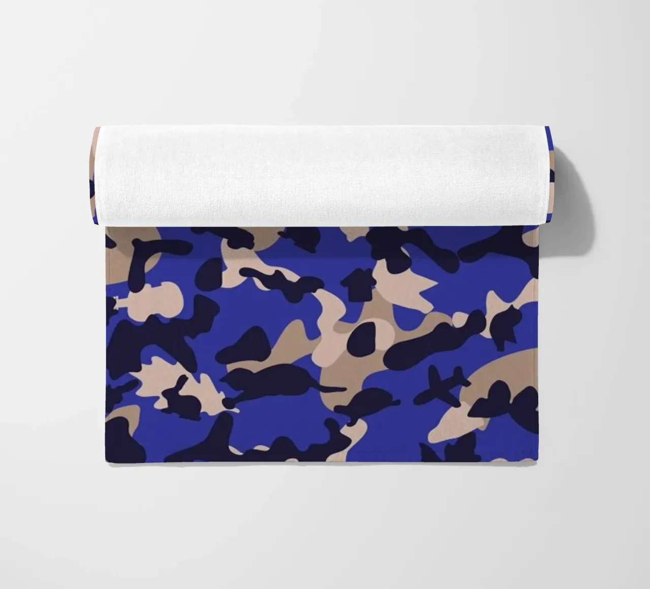 UN/HIDE - Camo Azraq beach towel by Arthelps gGmbH