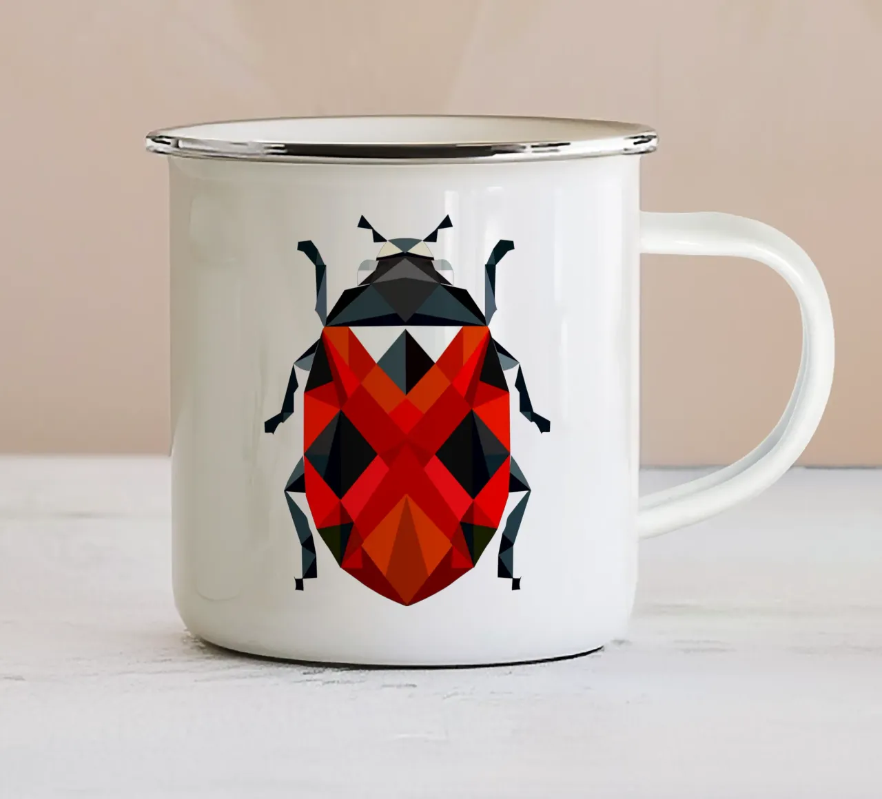 Polygonaler Marienkäfer – Glücksbringer in moderner Kunst Emaille Tasse von namosh