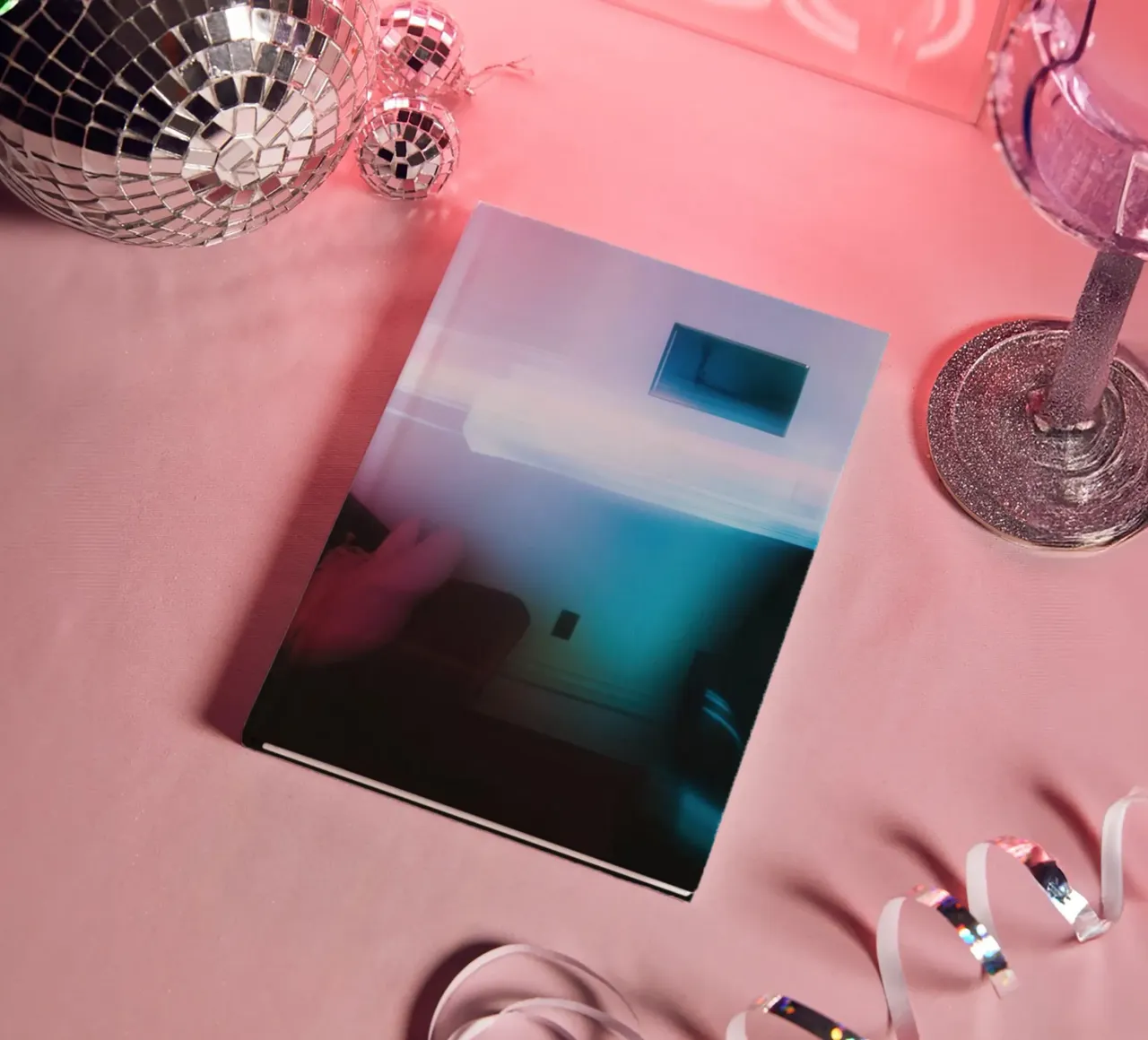 Colour spectrum in the modern living room notebook by Le Flou