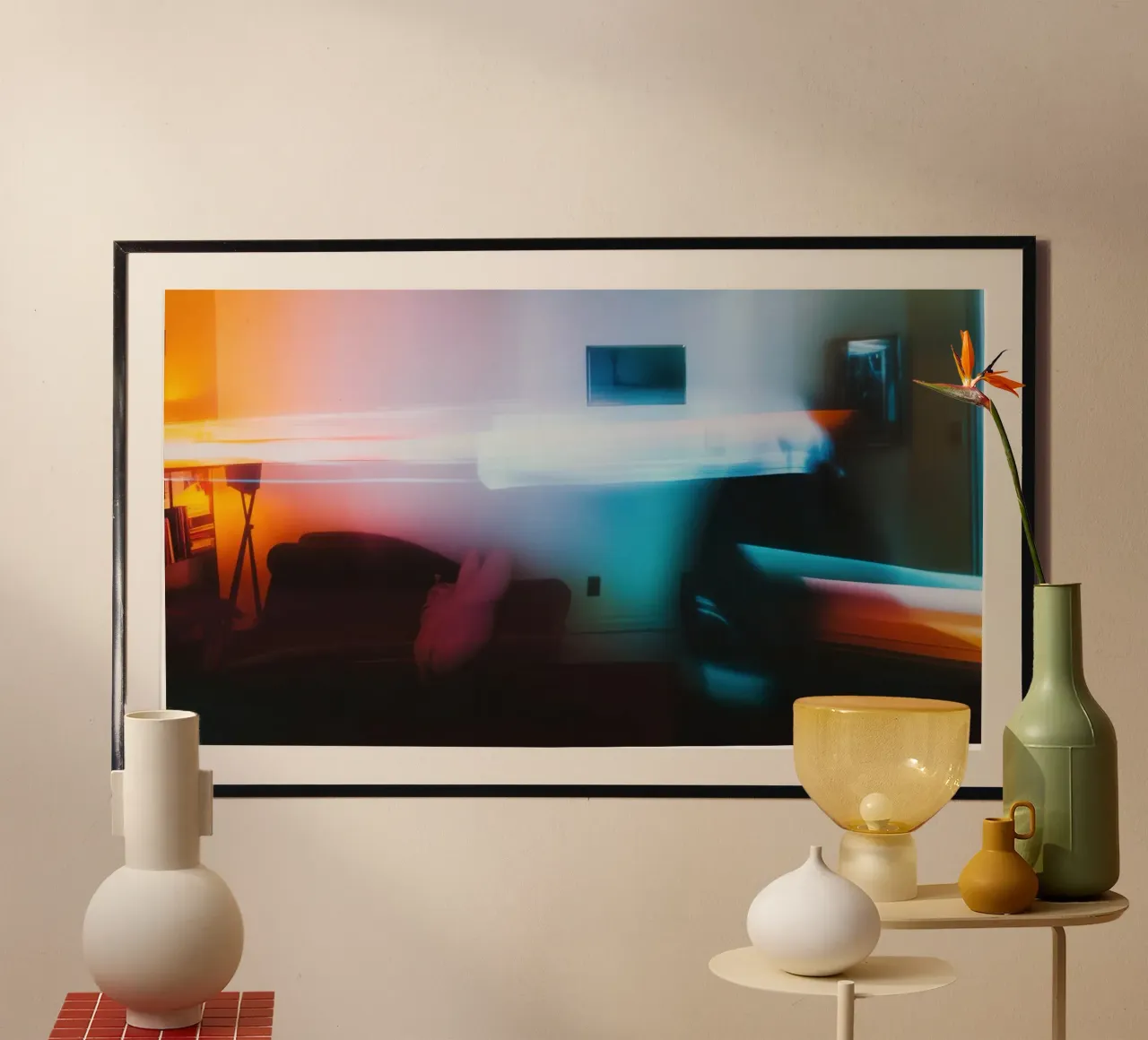 Lo spettro dei colori nel soggiorno moderno poster con telaio in alluminio da Le Flou